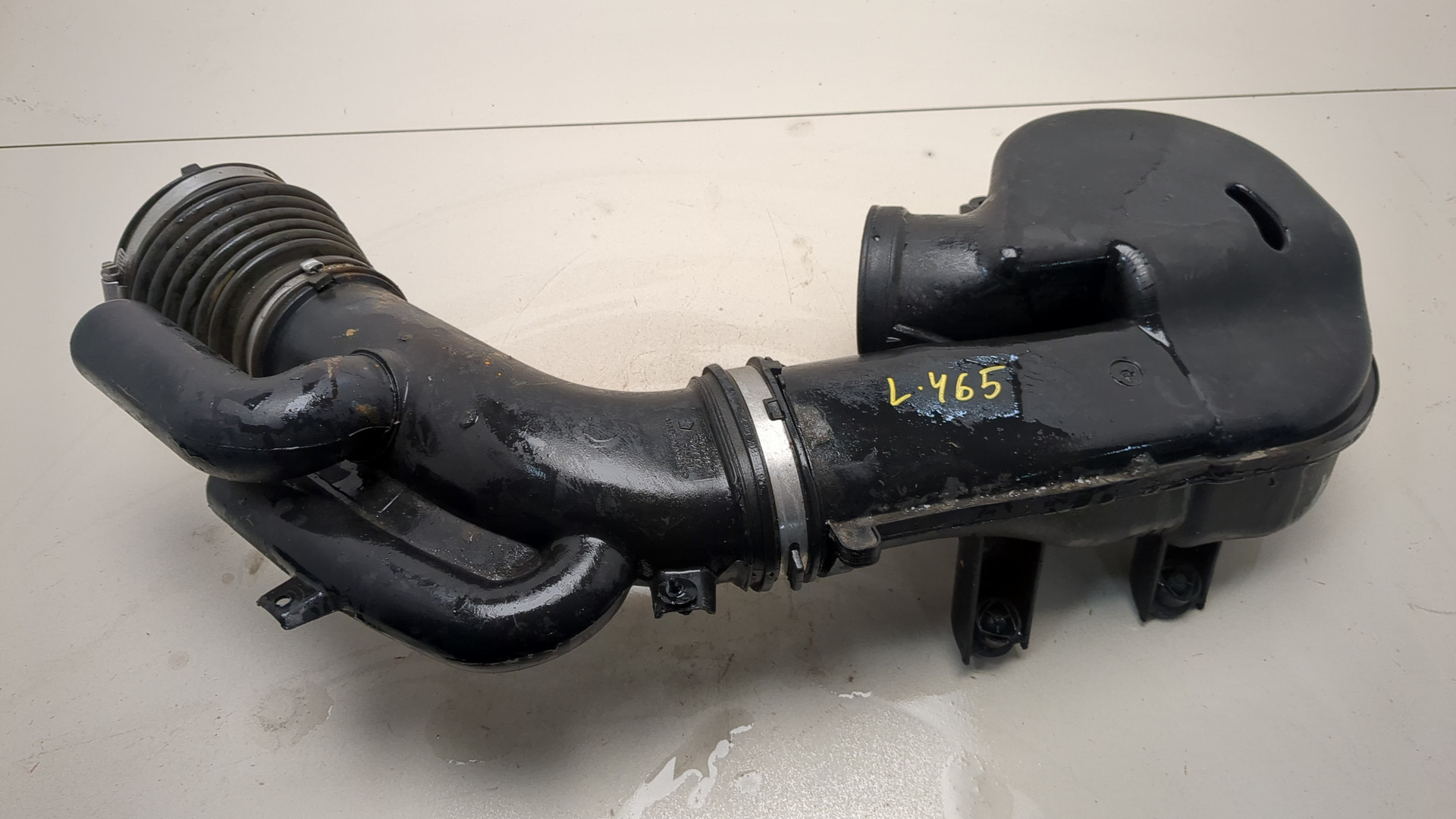 Резонатор воздушного фильтра