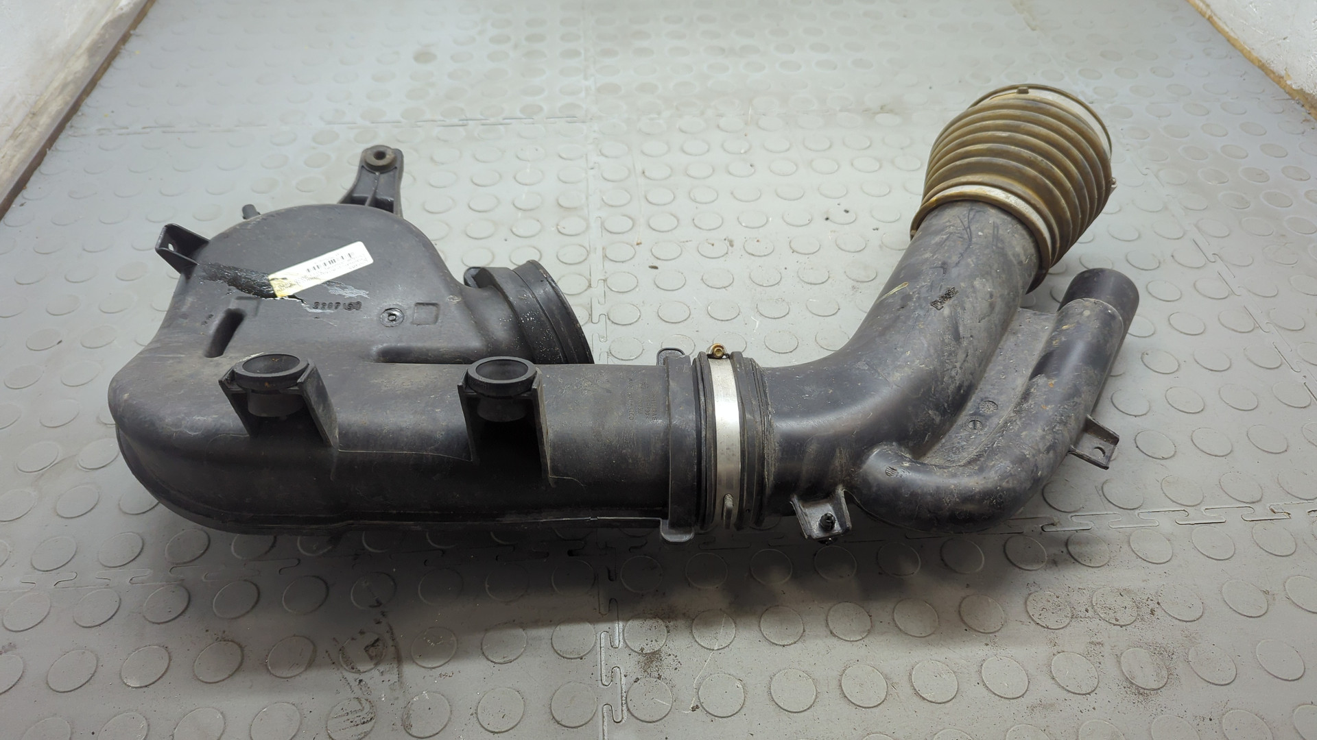 Резонатор воздушного фильтра