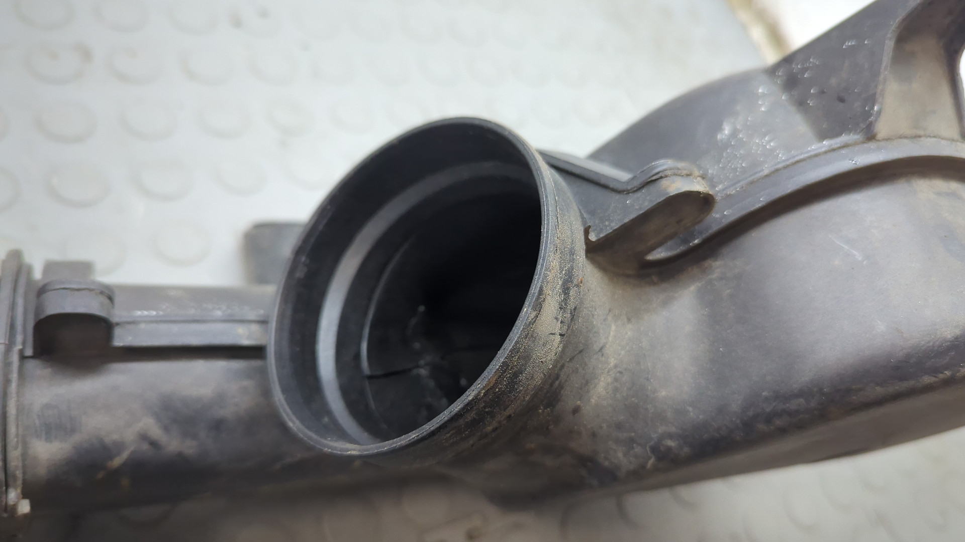 Резонатор воздушного фильтра