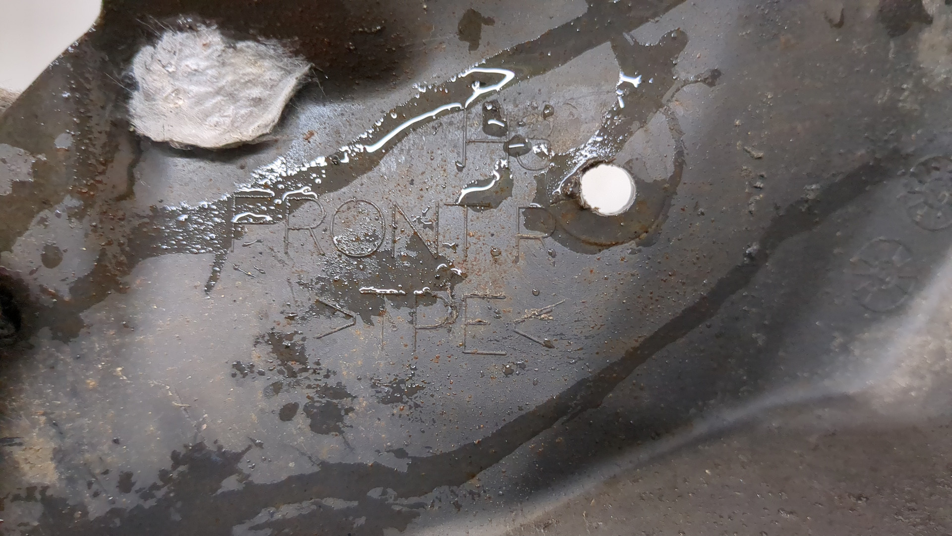 Брызговик передний правый