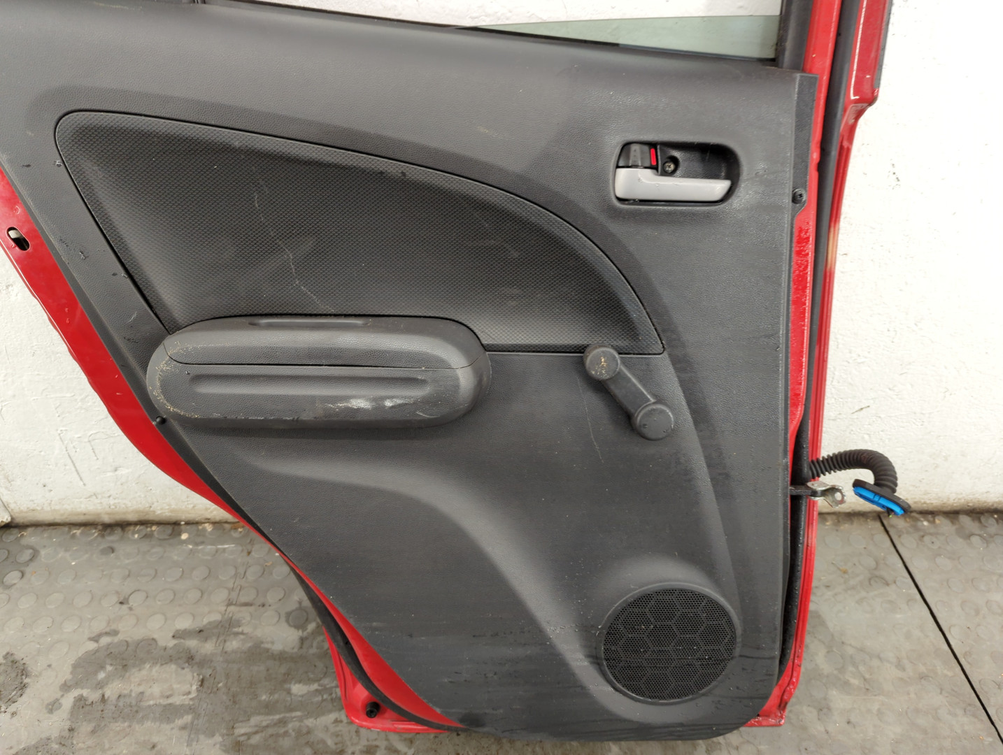 Дверь задняя левая