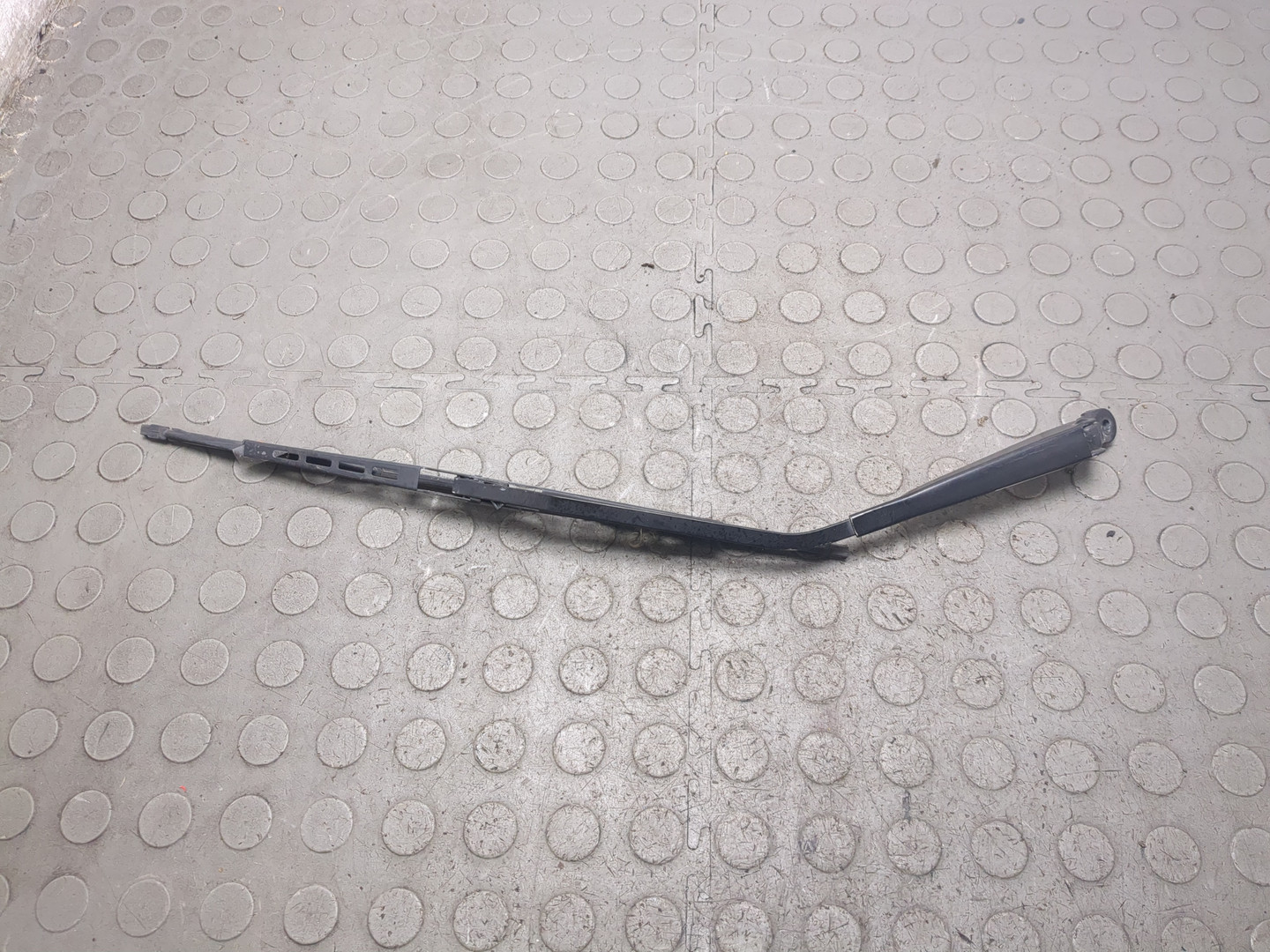 Поводок стеклоочистителя заднего