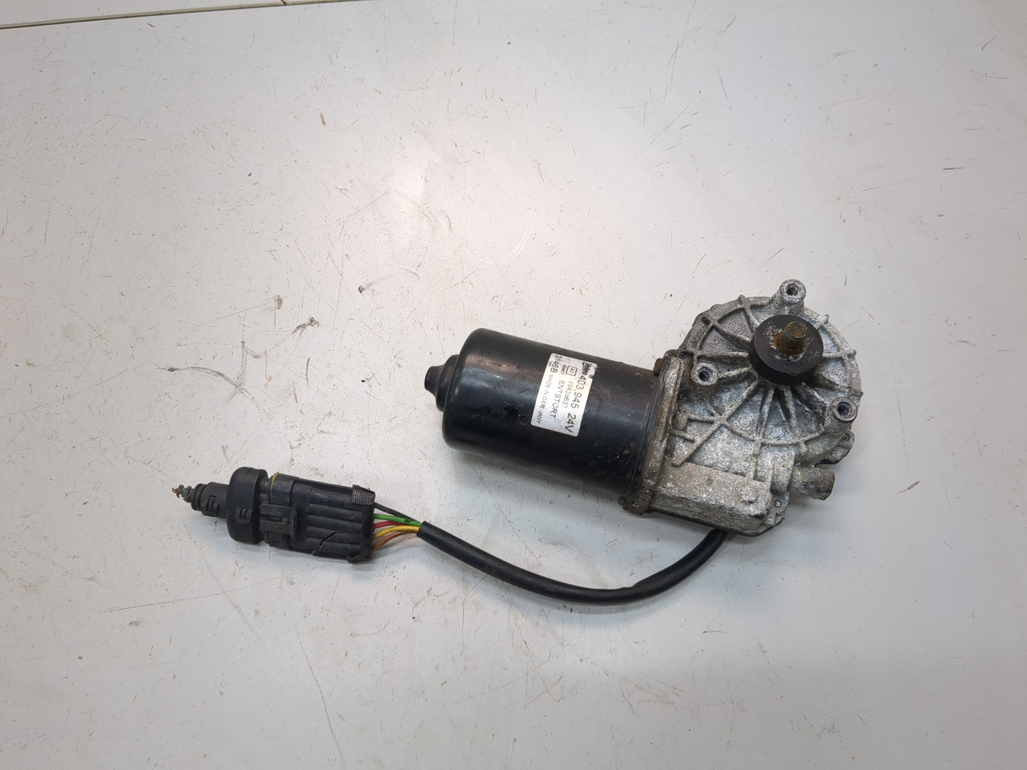 Моторчик стеклоочистителя передний