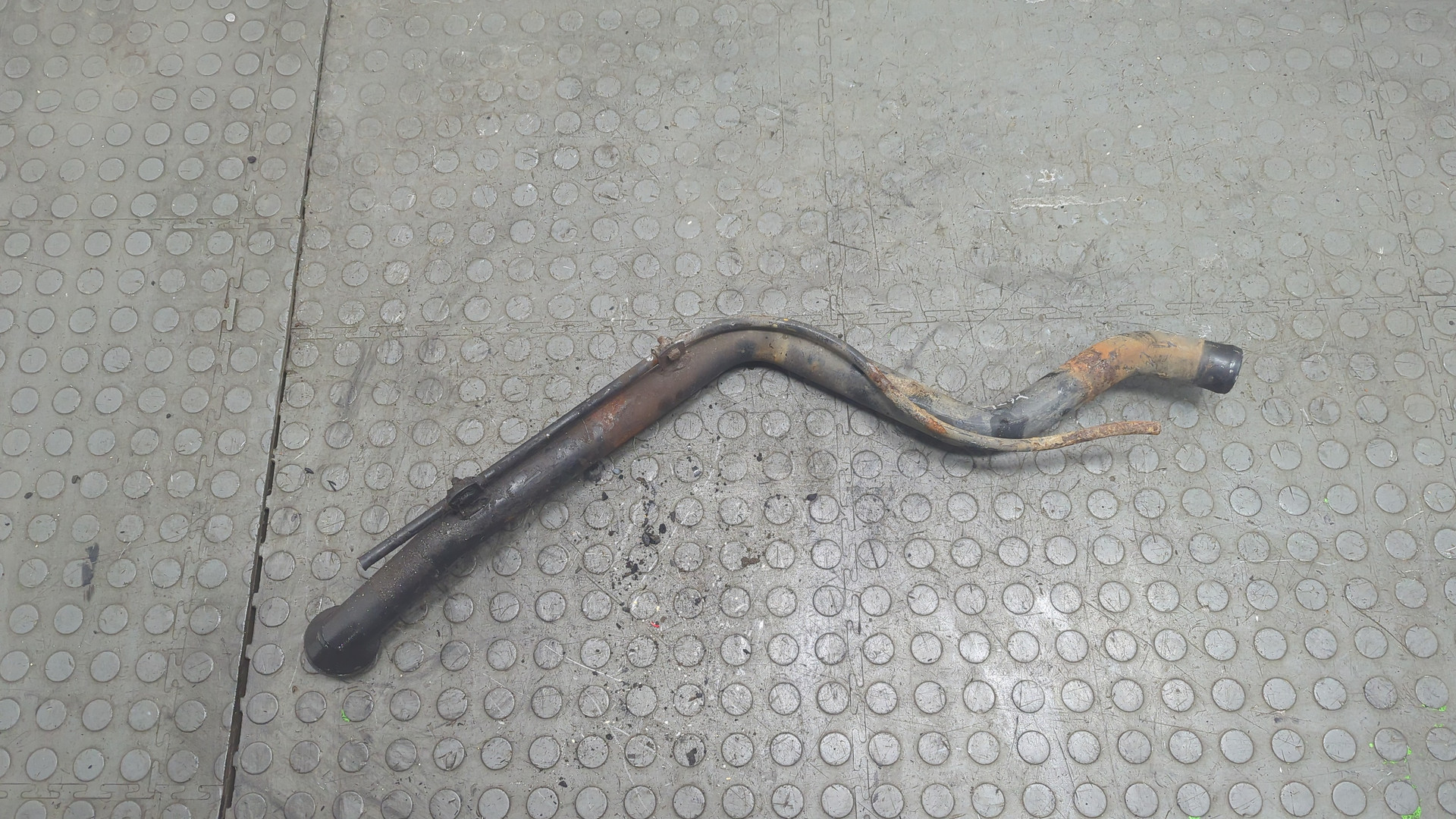 Маслозаливная горловина