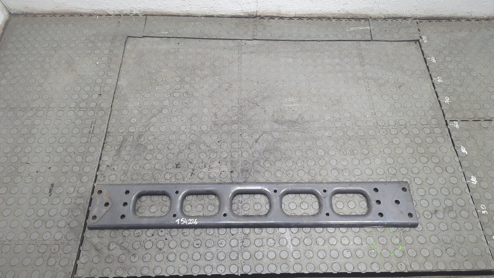 Траверса рамы поперечная