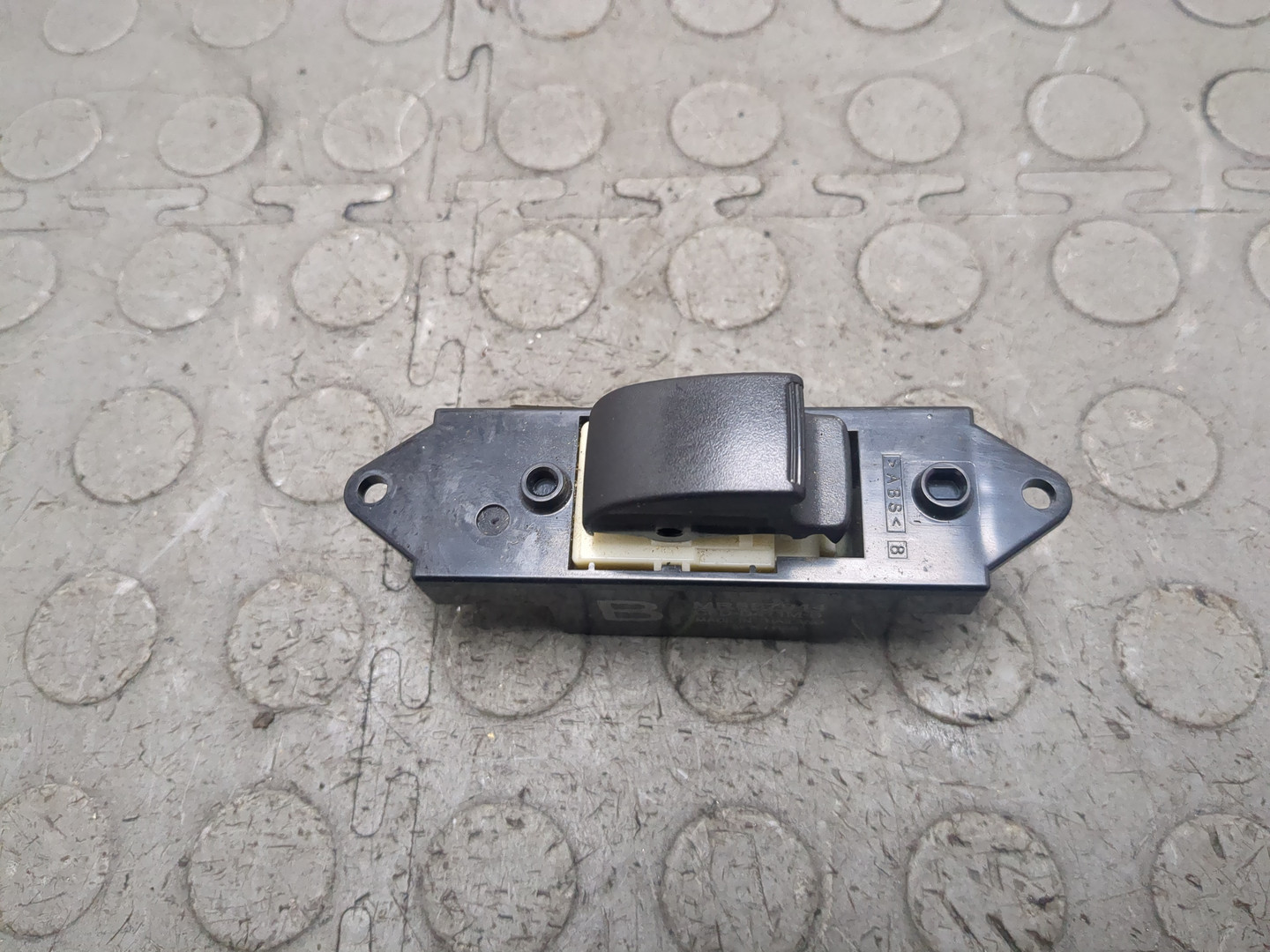 Кнопка стеклоподъемника