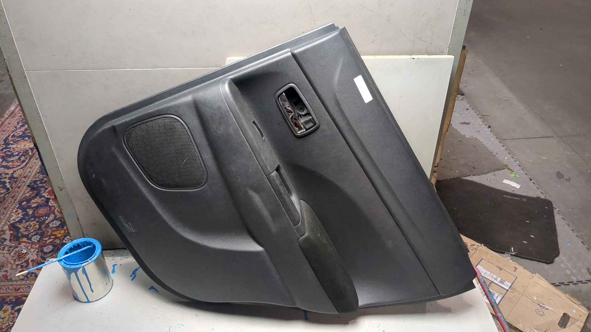 Обшивка двери задней правой