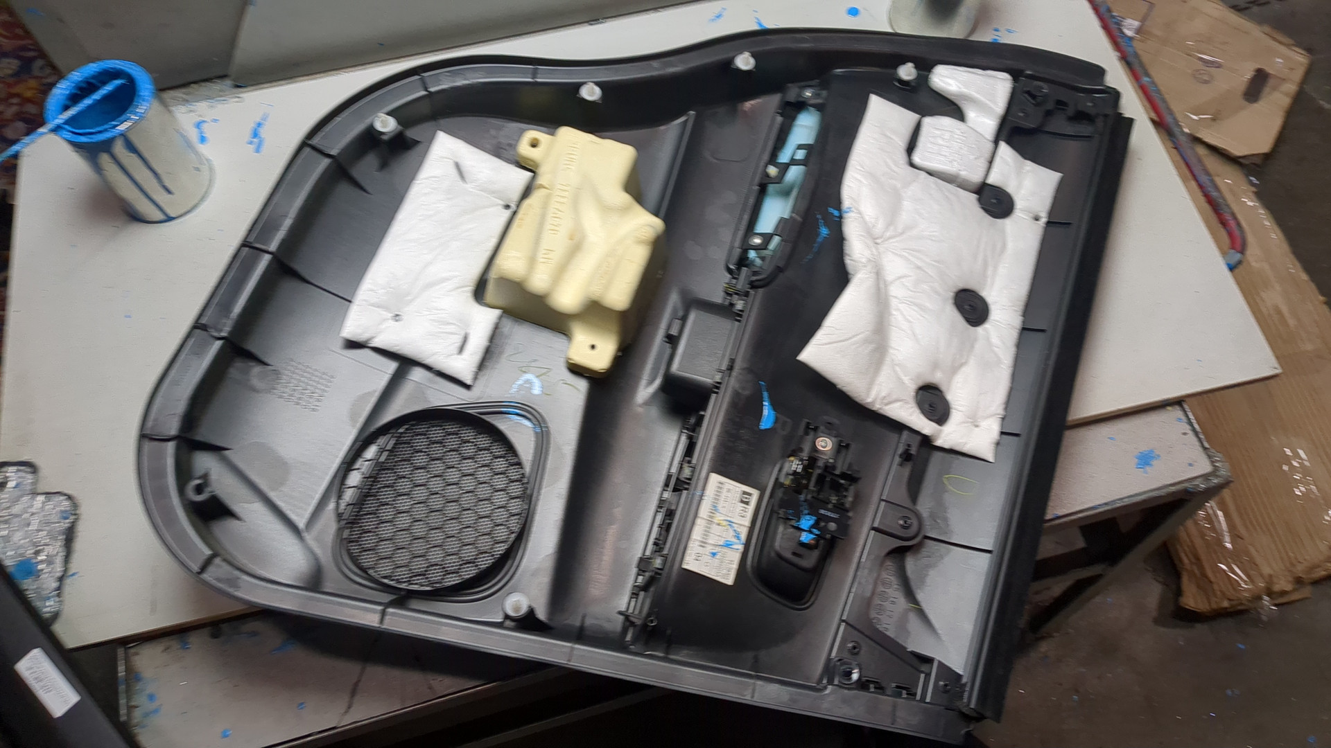 Обшивка двери задней правой