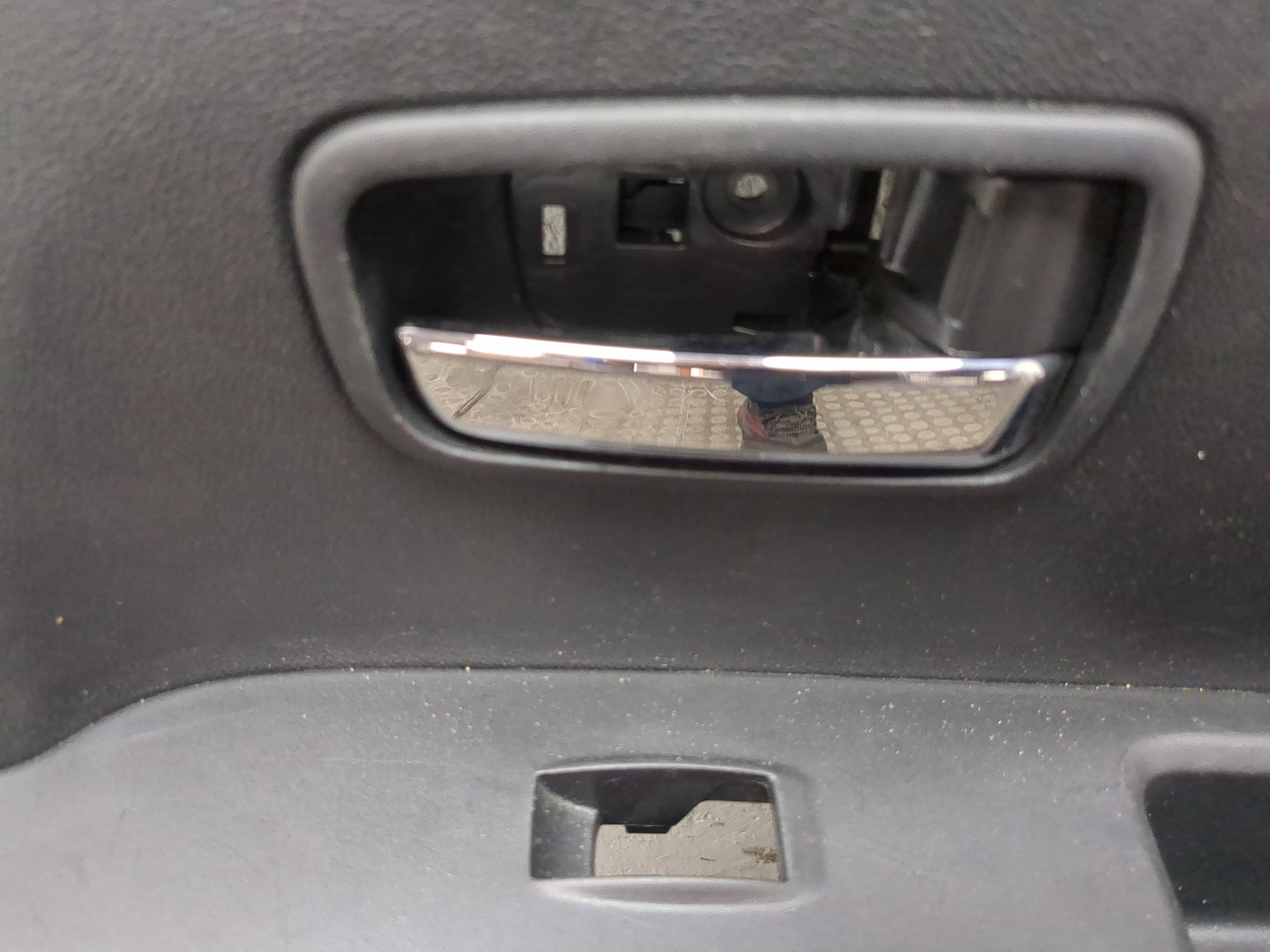 Обшивка двери задней правой