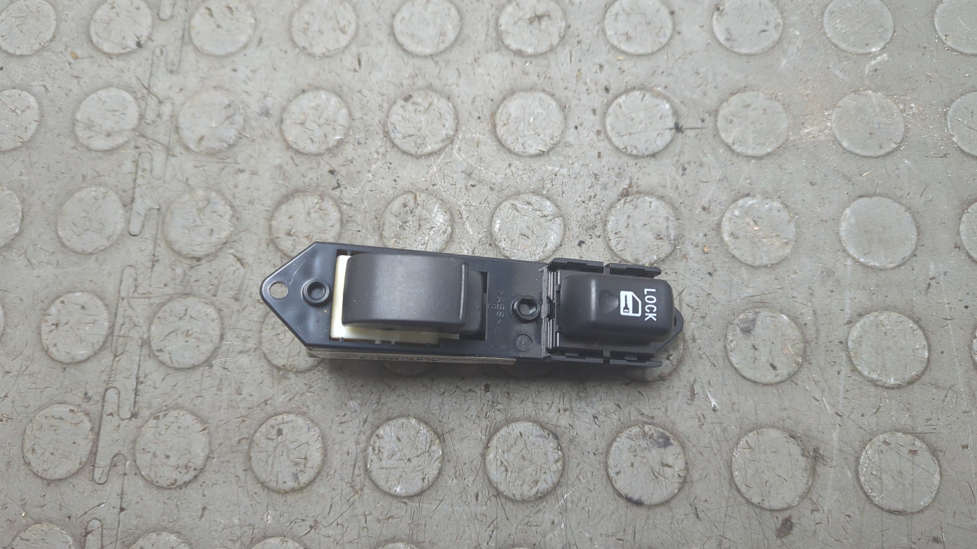 Кнопка стеклоподъемника