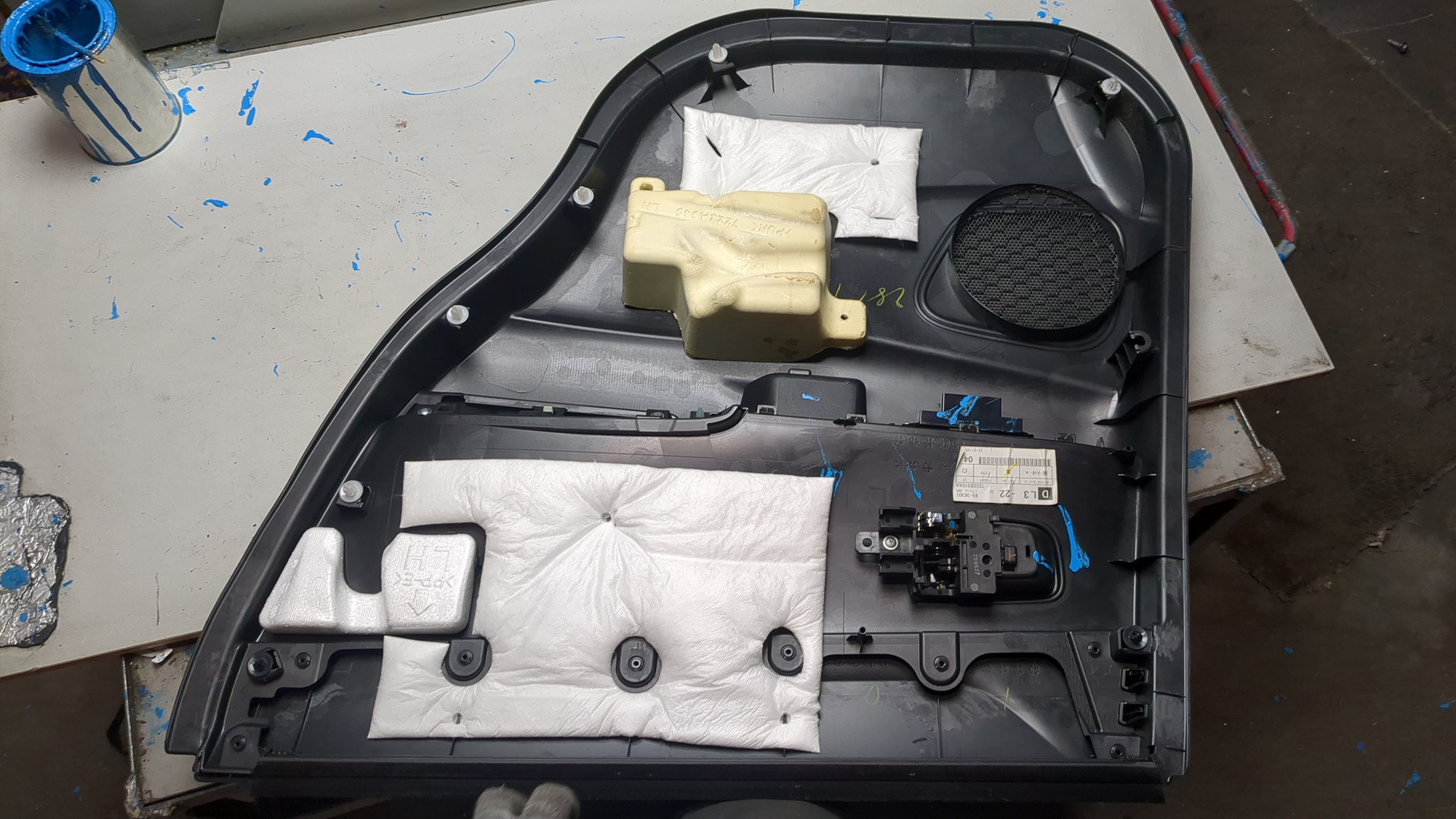 Обшивка двери задней левой