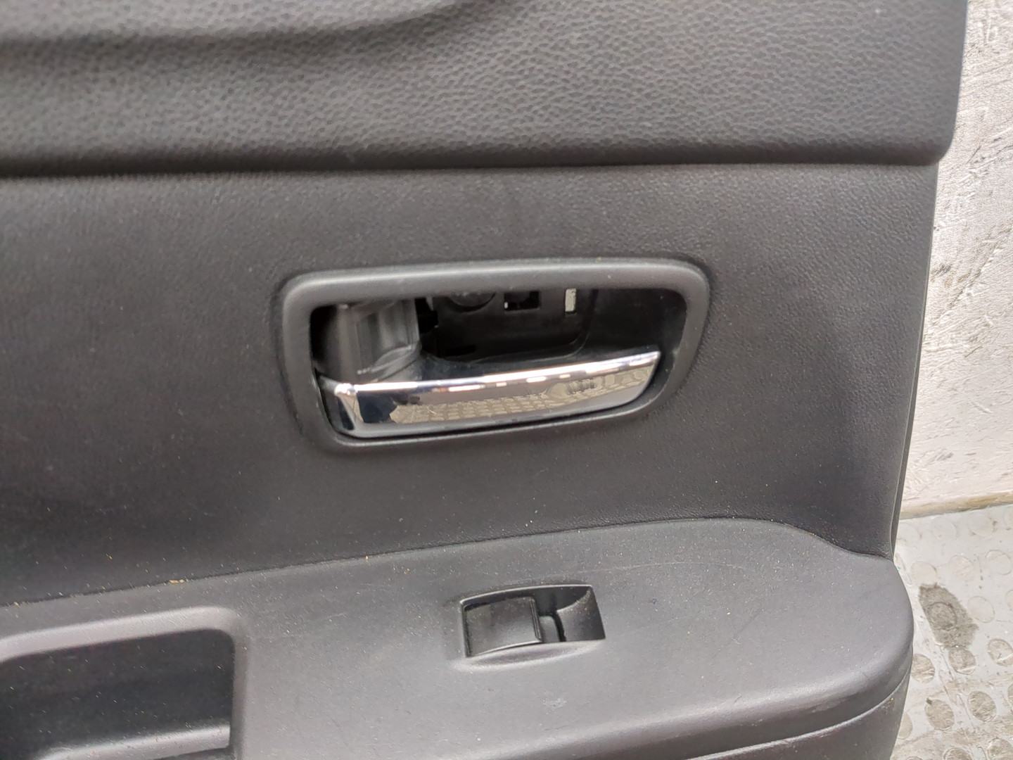 Обшивка двери задней левой