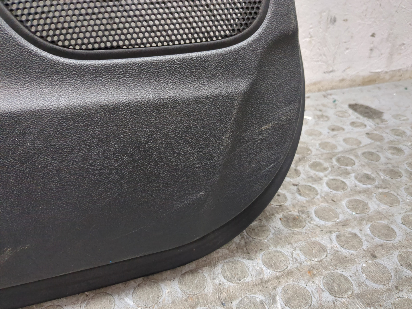 Обшивка двери задней левой