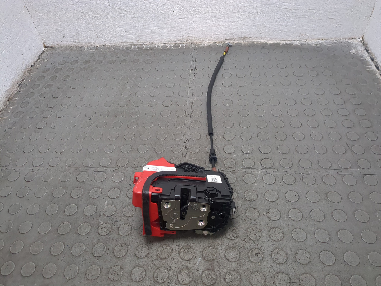 Замок двери задней левой