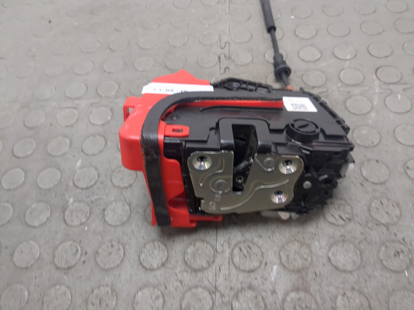 Замок двери задней левой