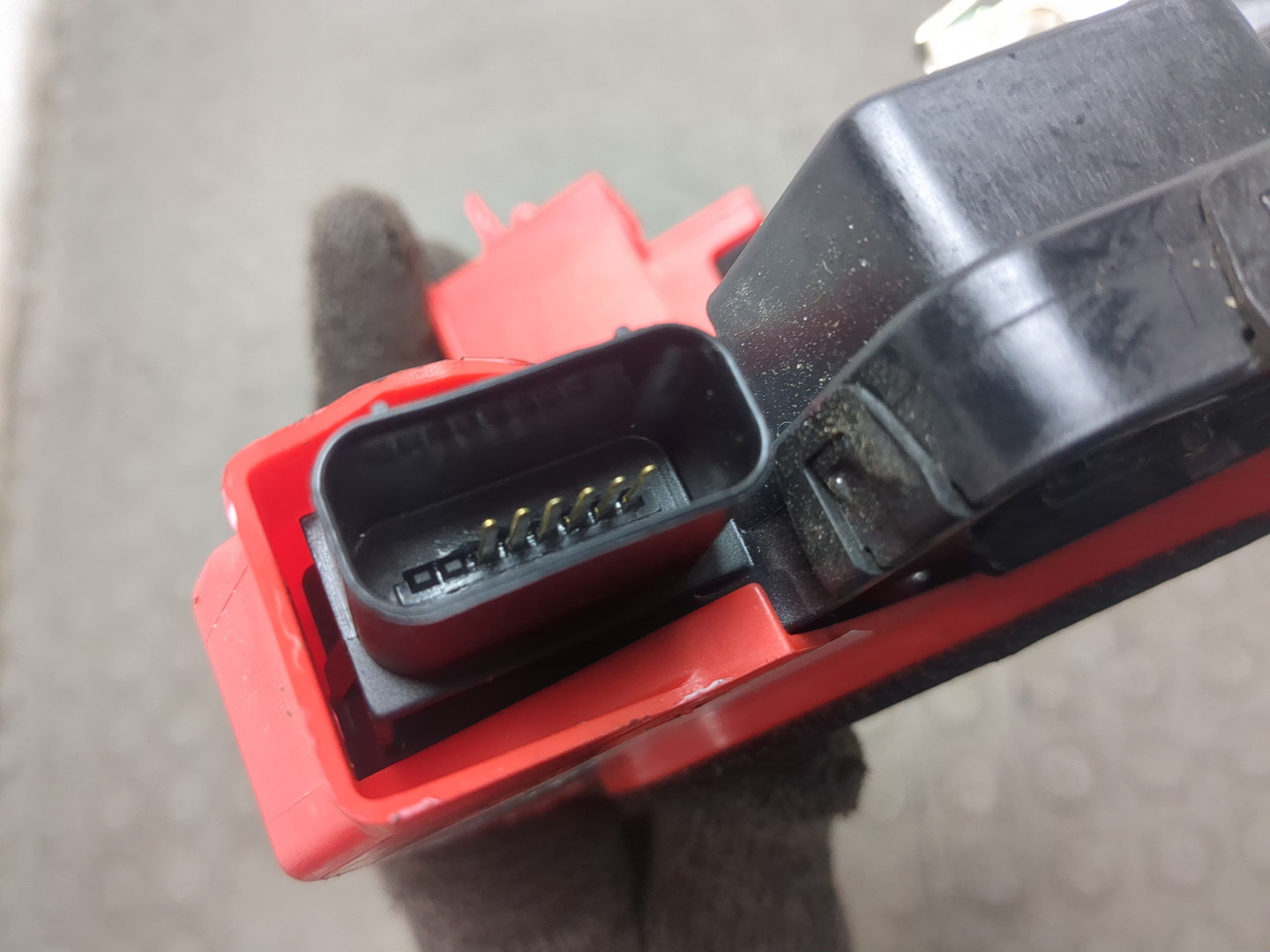 Замок двери задней левой