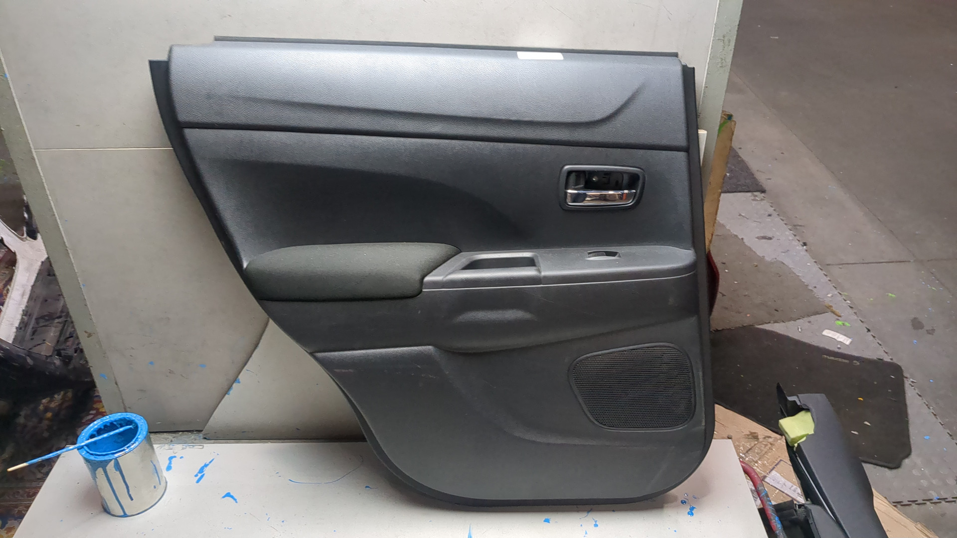 Обшивка двери задней левой