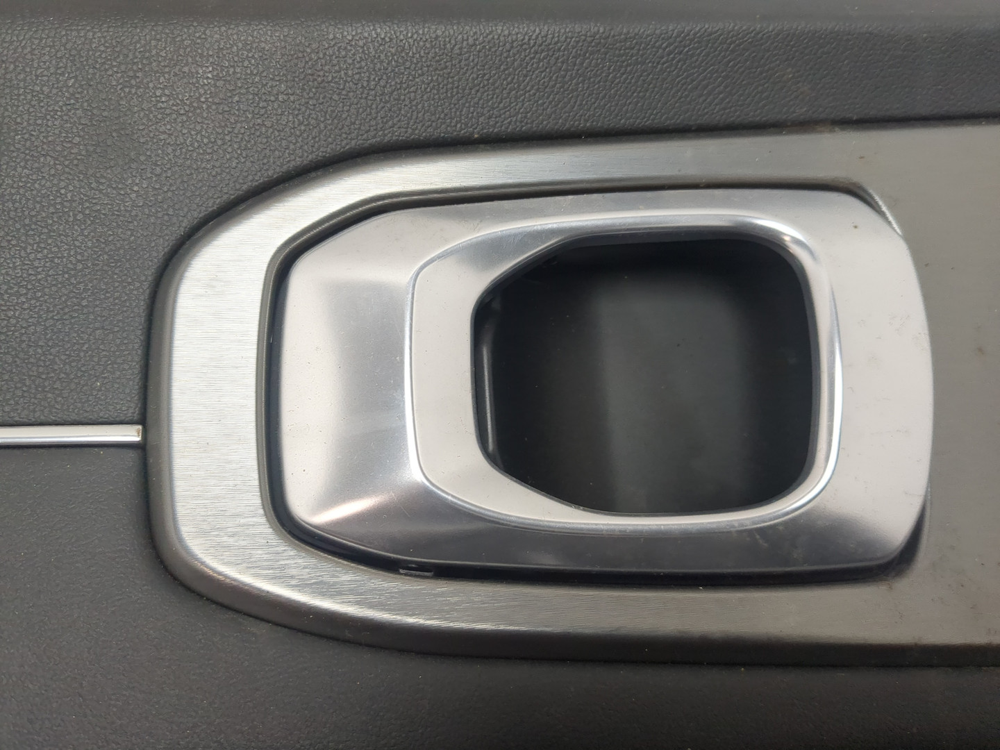 Обшивка двери задней левой