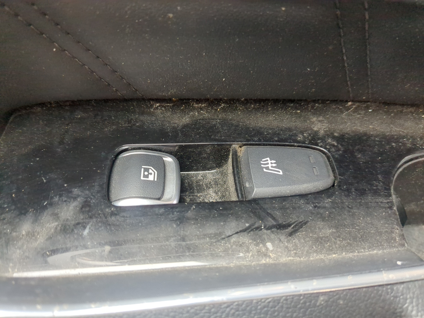 Обшивка двери задней левой