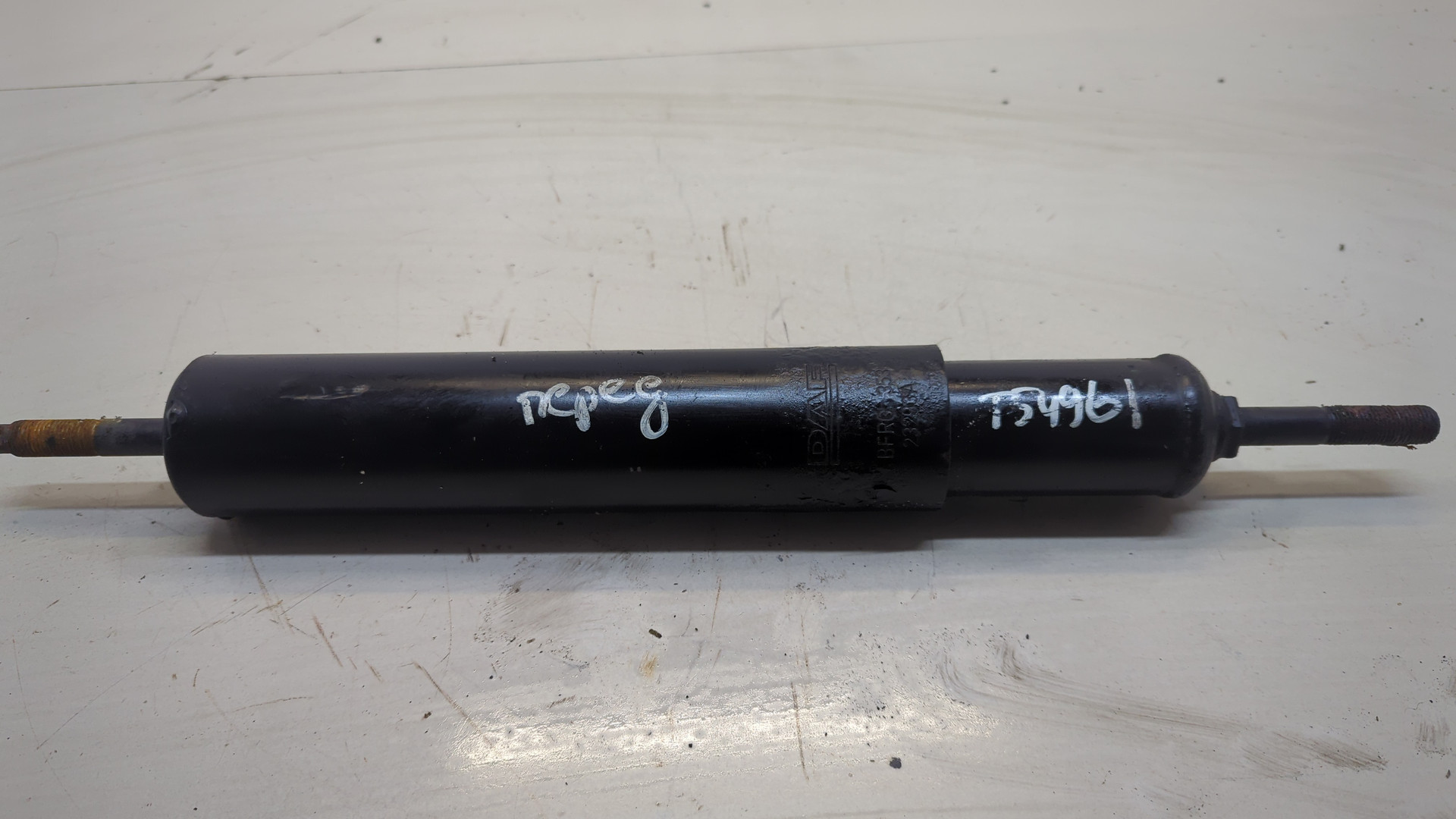 Амортизатор передний