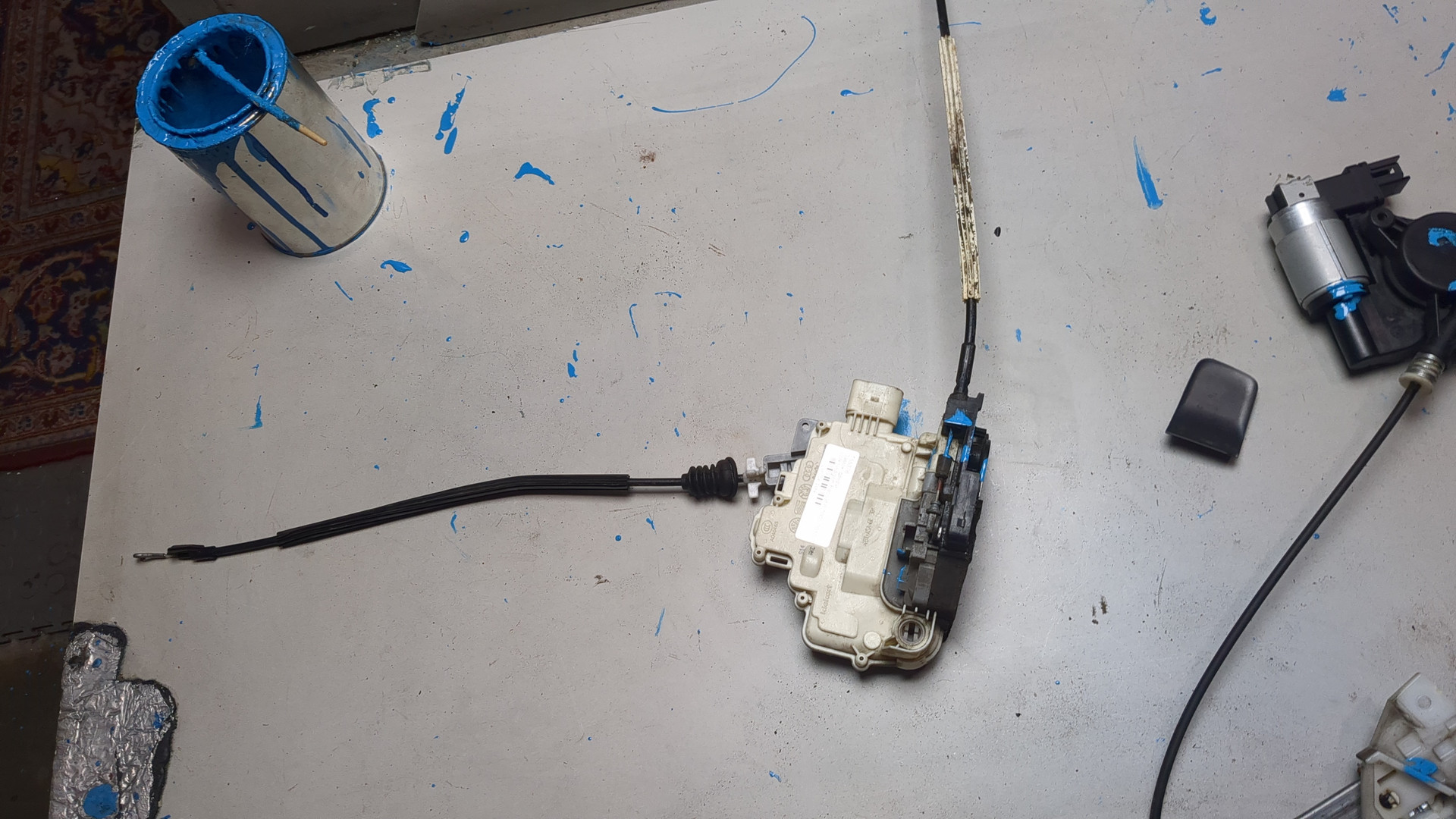 Замок двери передней правой