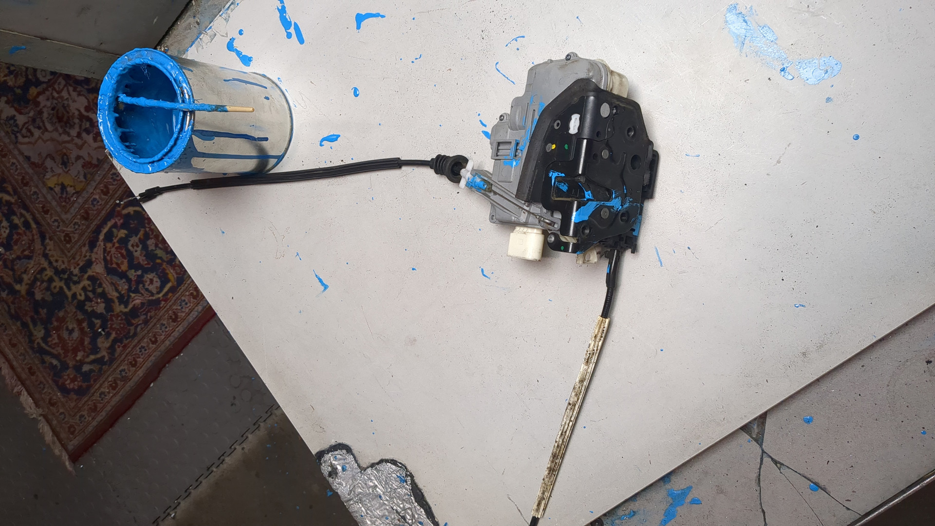 Замок двери передней правой