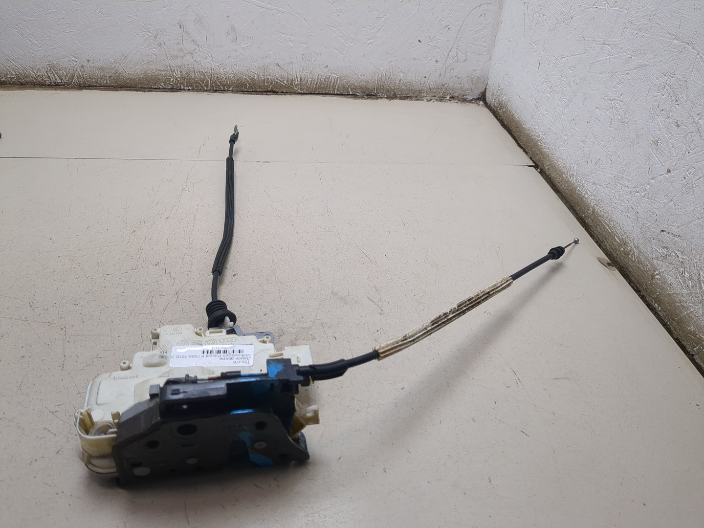 Замок двери передней правой