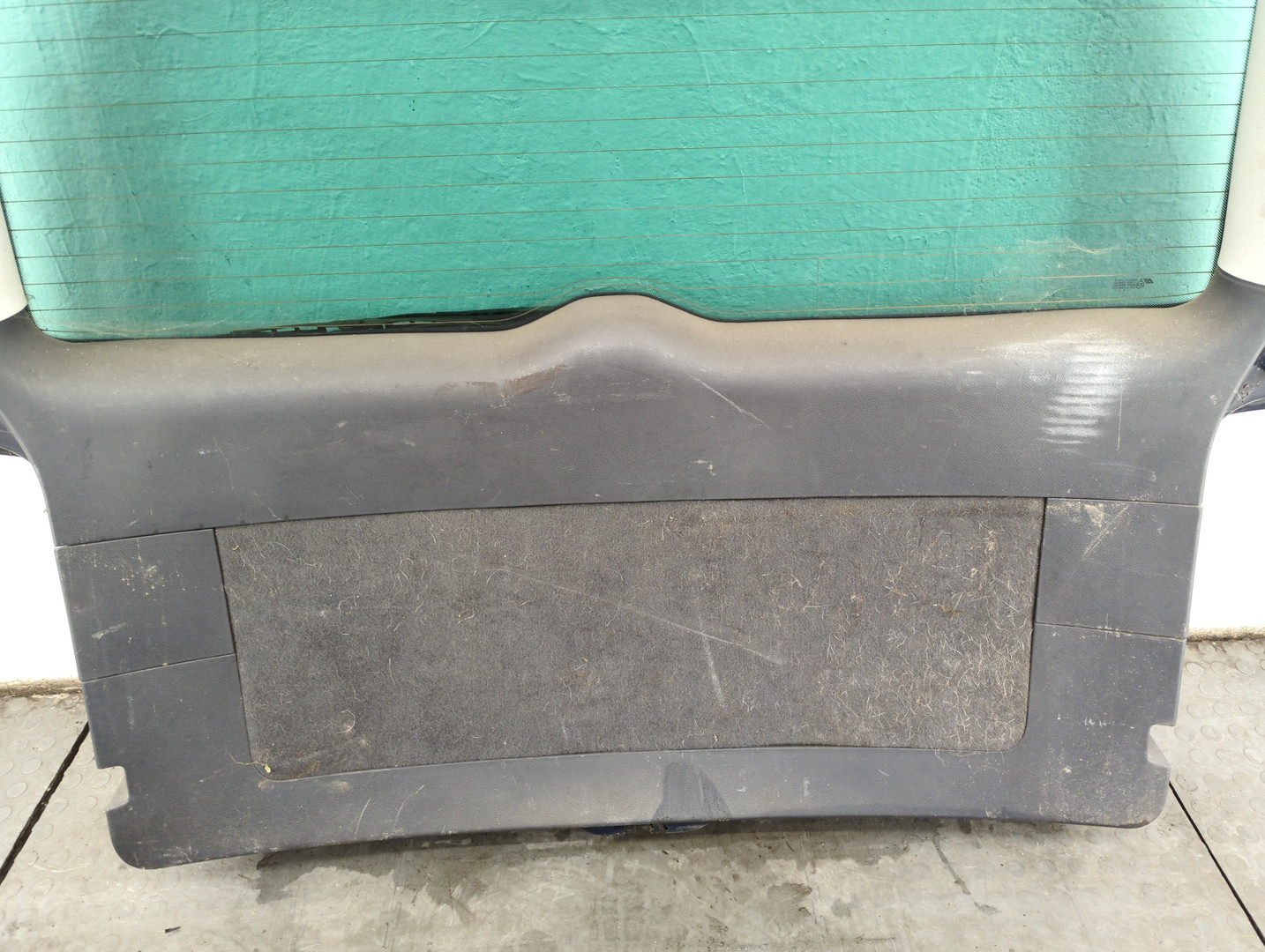 Дверь багажника