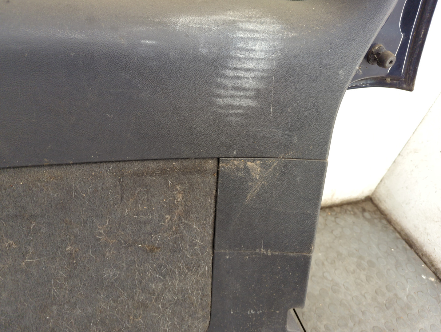 Дверь багажника