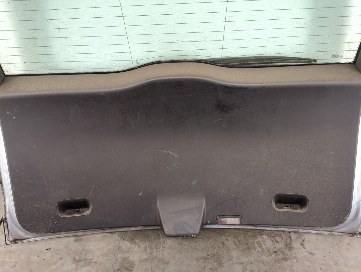 Дверь багажника