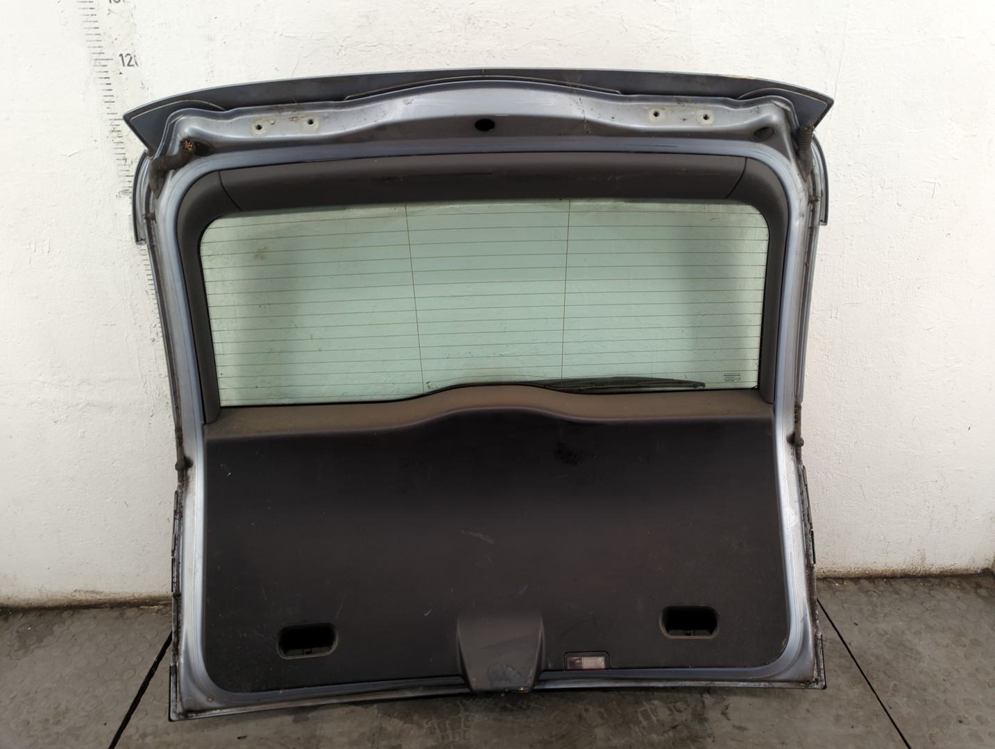 Дверь багажника