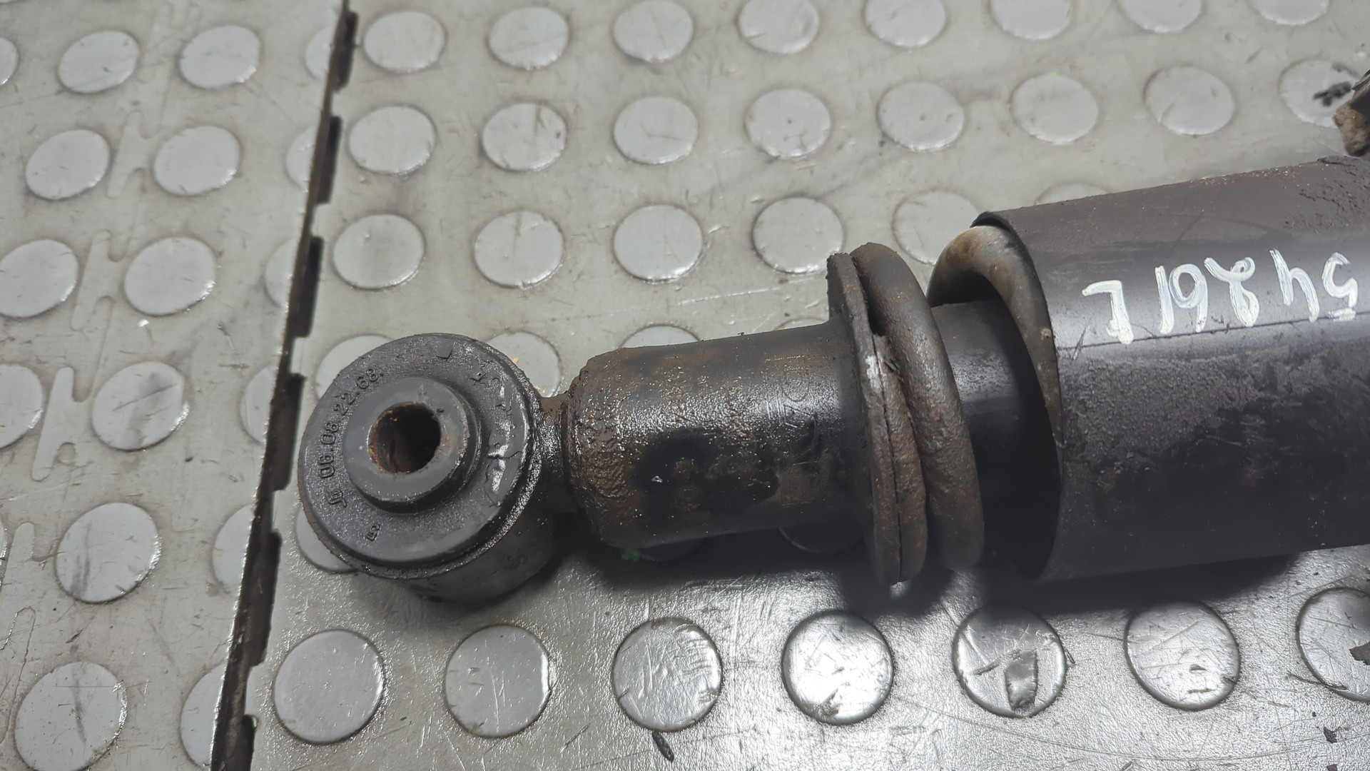 Амортизатор кабины