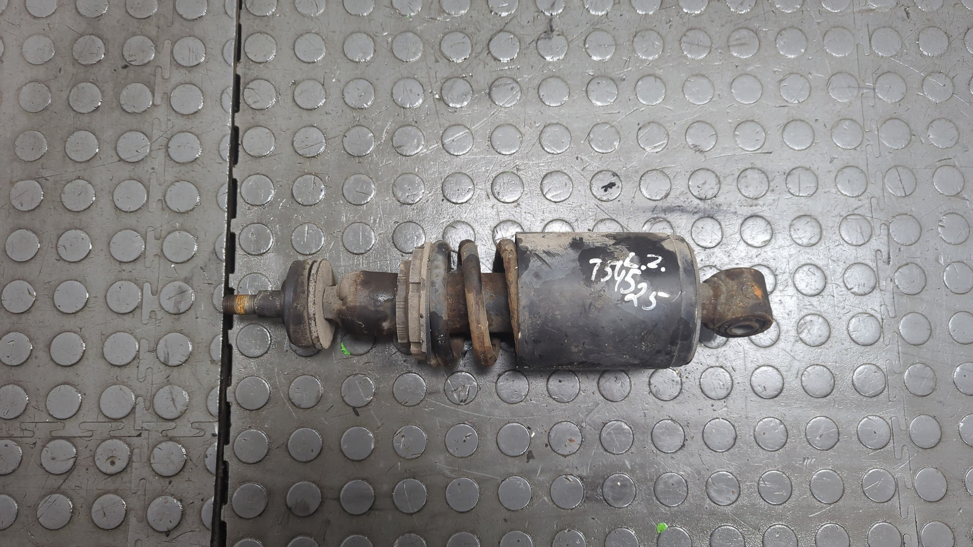 Амортизатор кабины