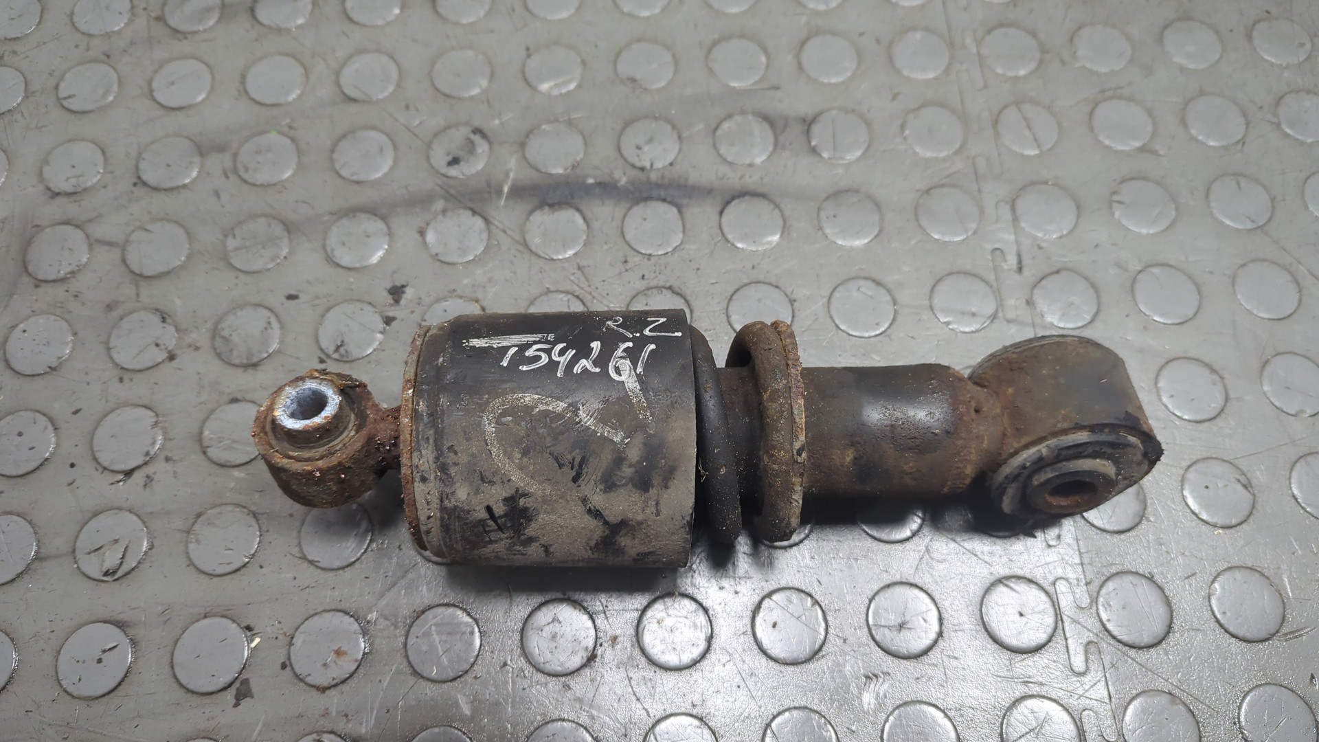 Амортизатор кабины