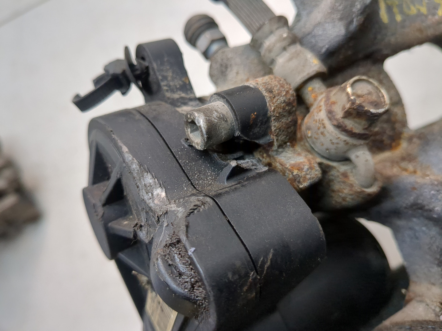 Суппорт задний правый