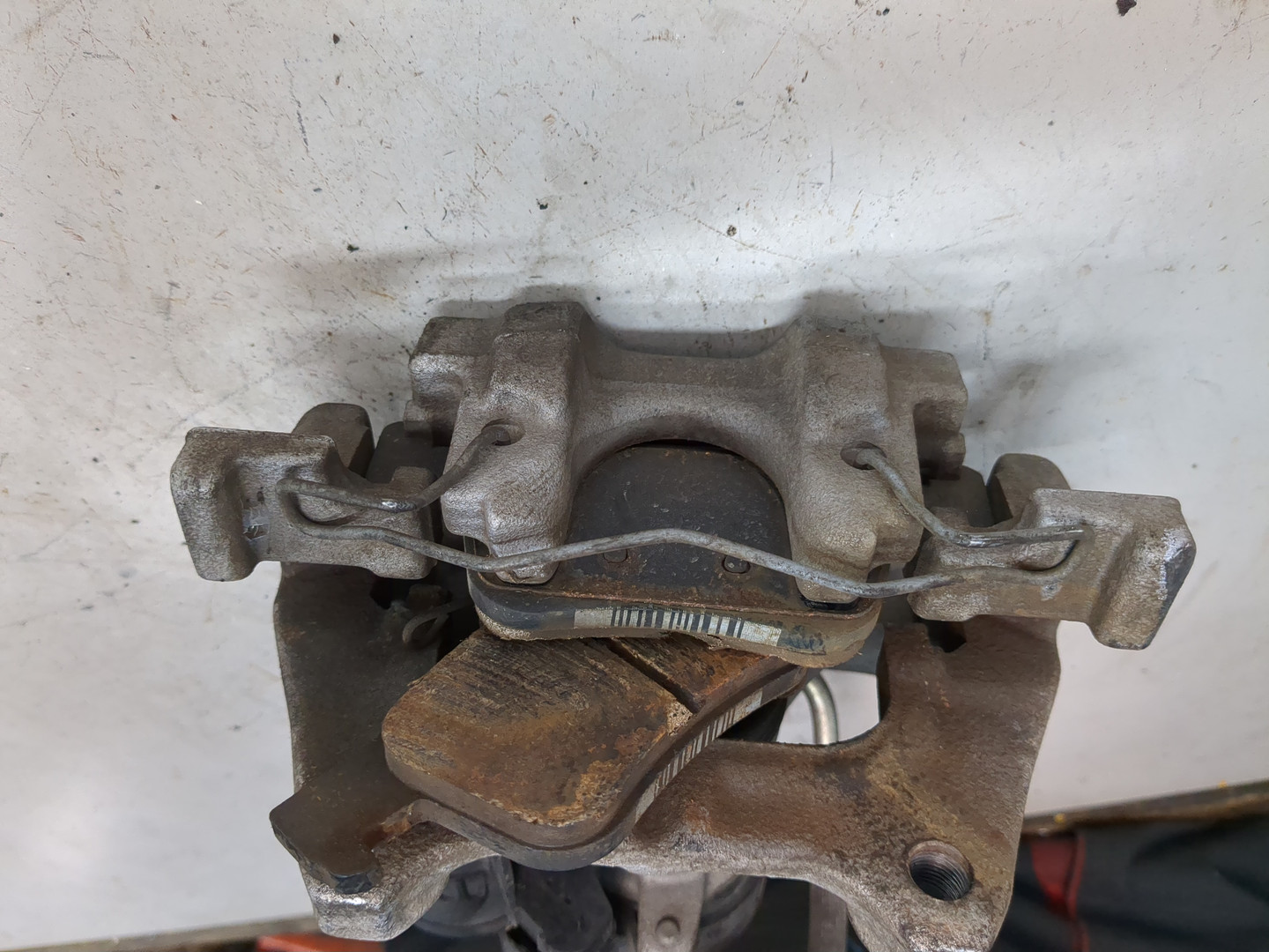 Суппорт задний левый