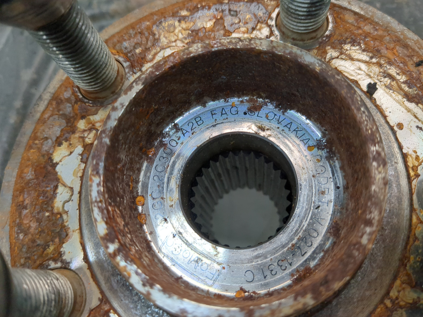 Кулак поворотный передний правый