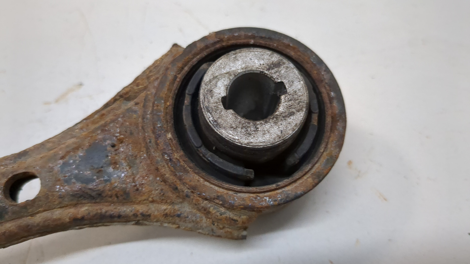 Рычаг задний