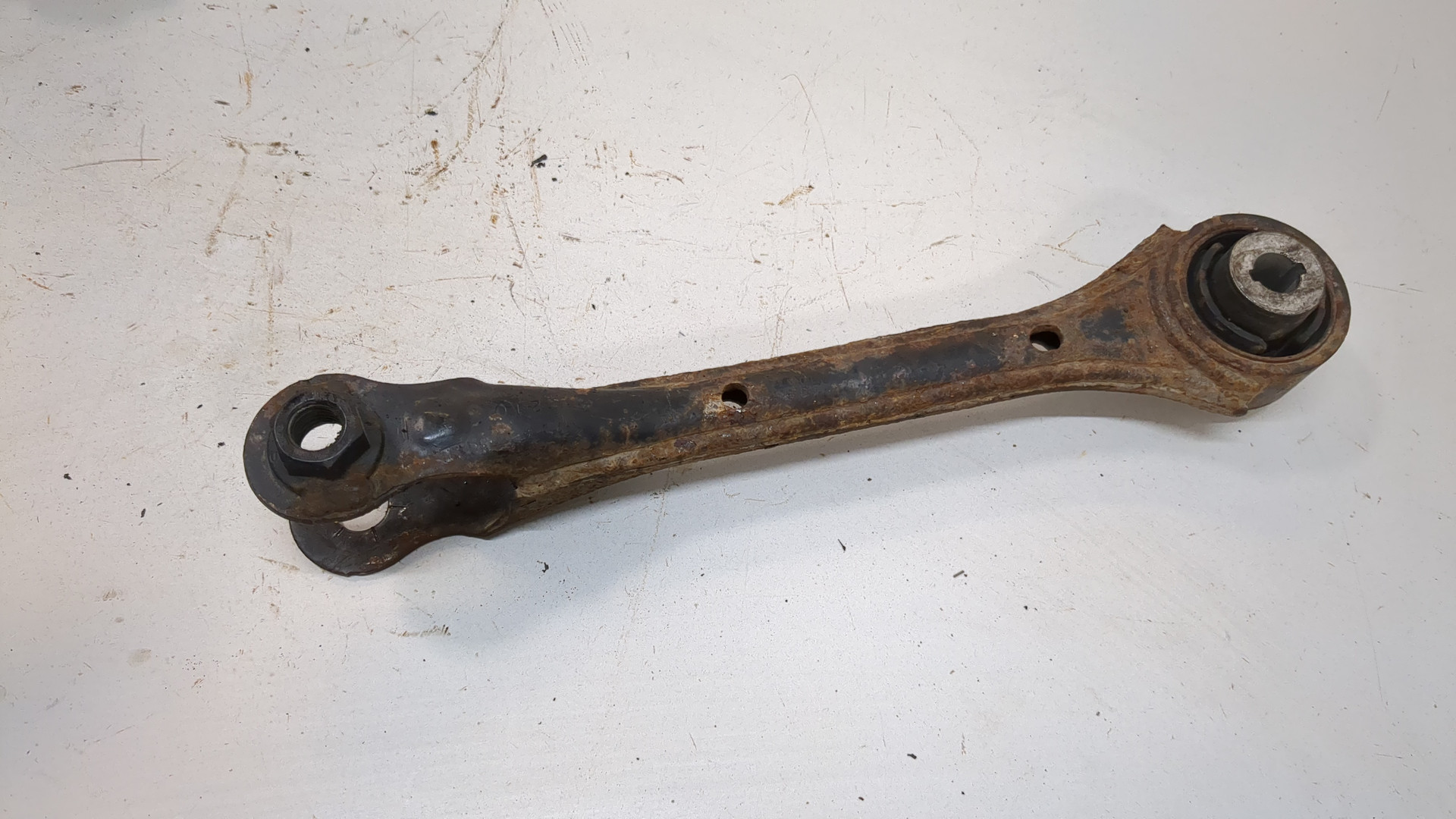 Рычаг задний