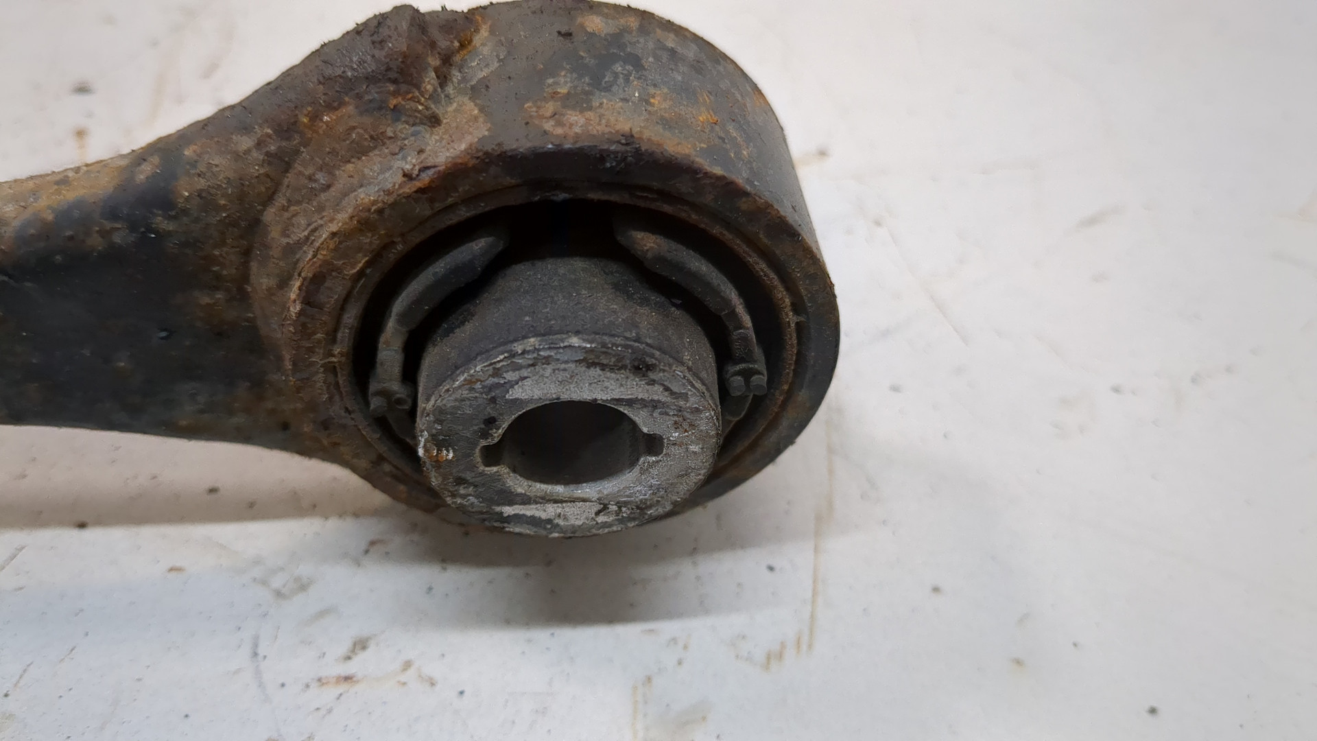 Рычаг задний