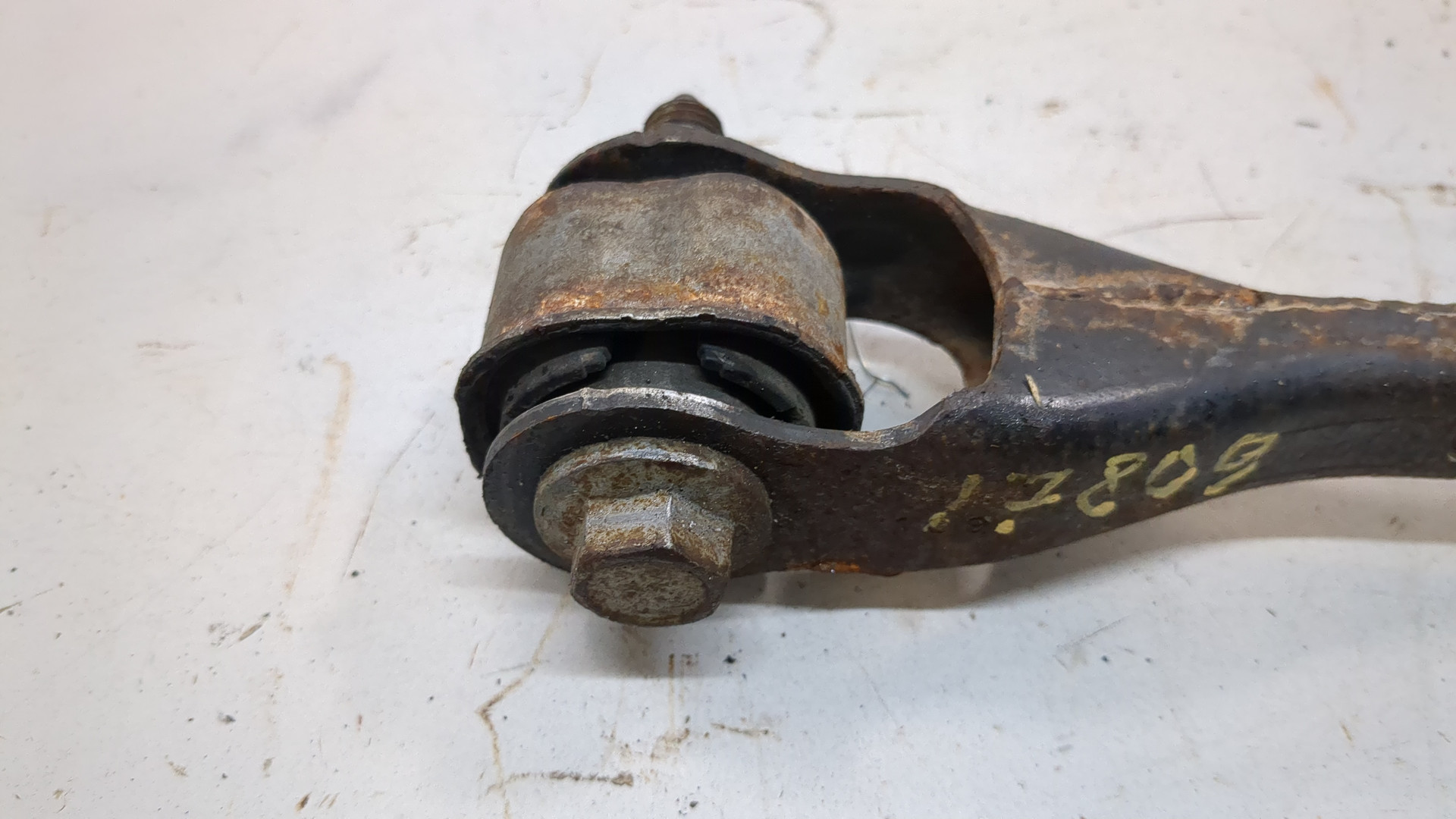 Рычаг задний