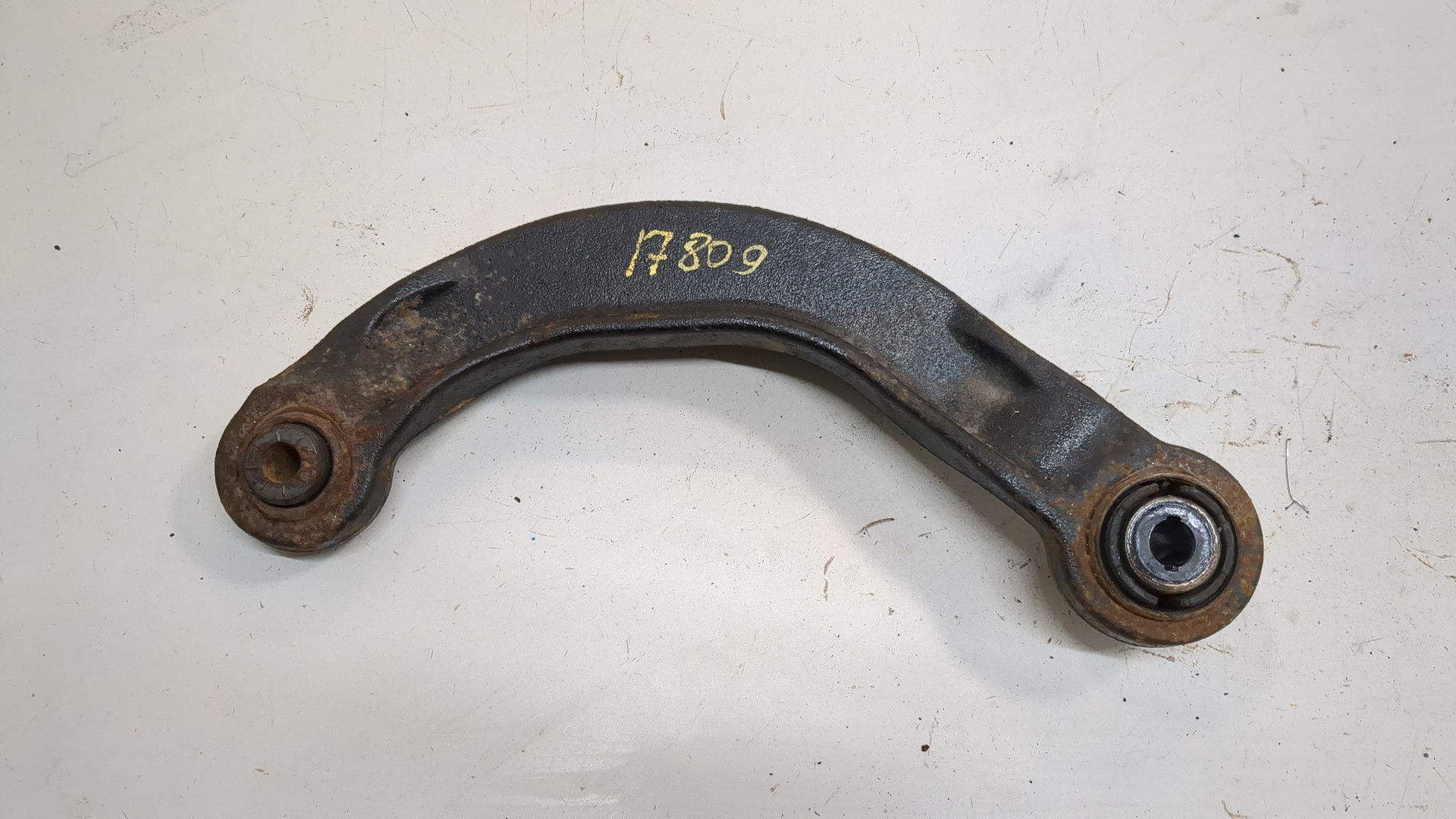 Рычаг задний левый