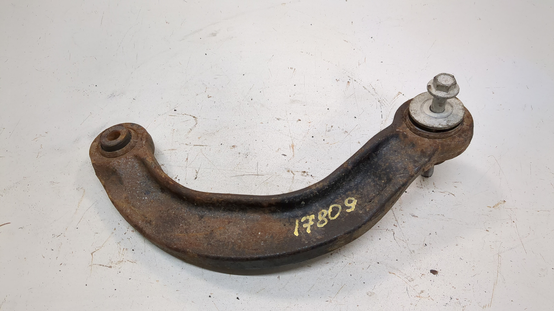 Рычаг задний правый