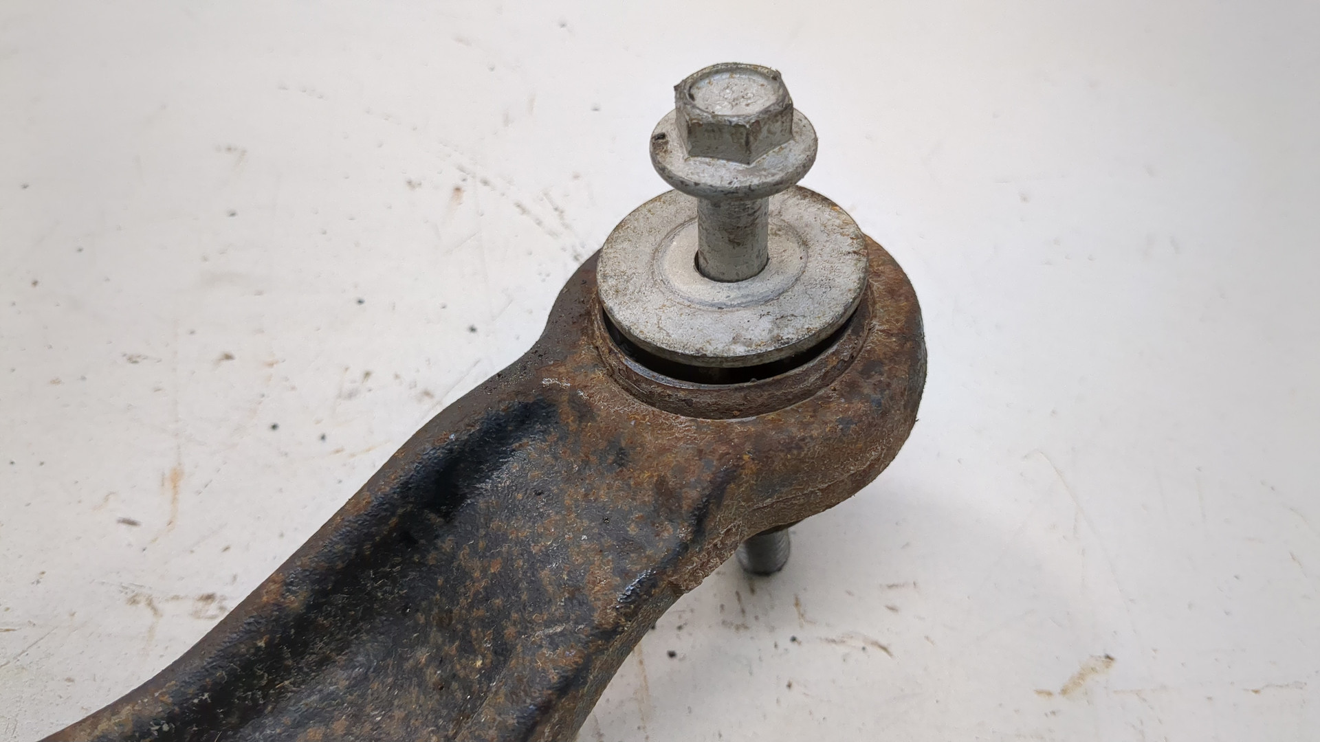 Рычаг задний правый