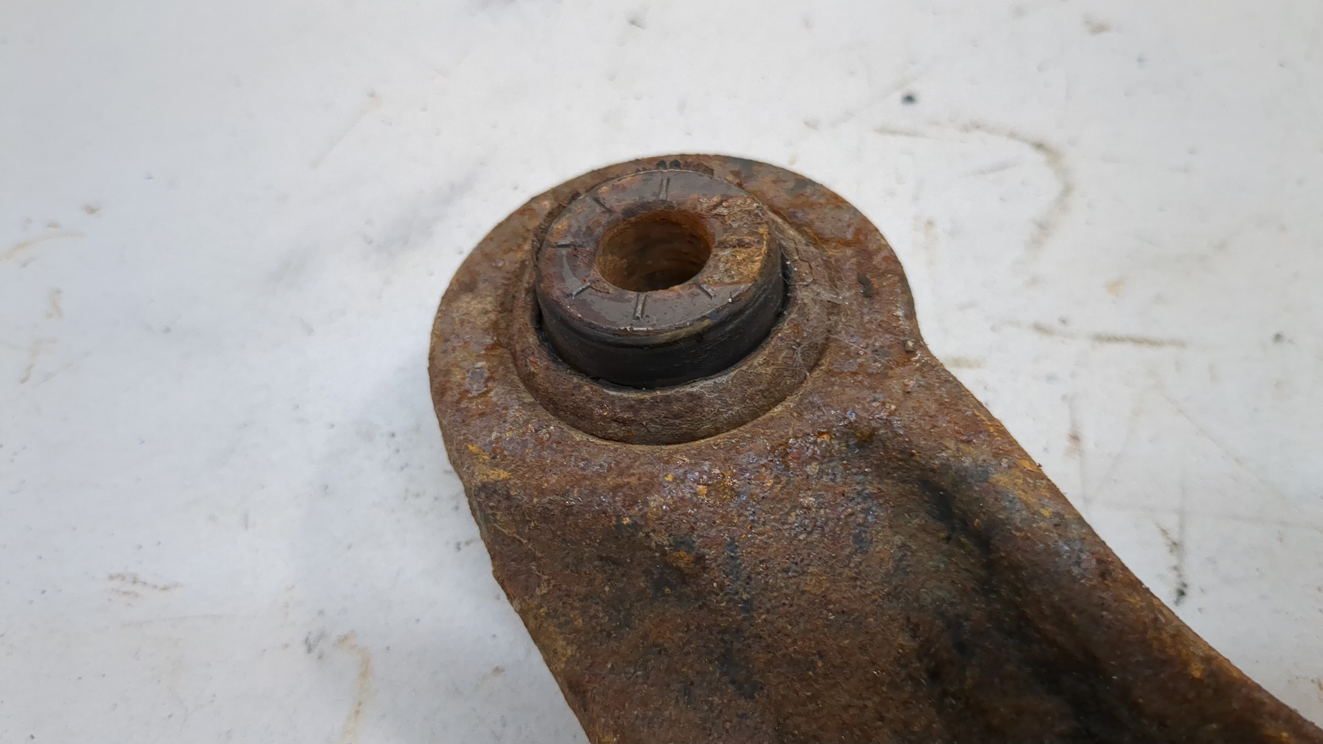 Рычаг задний правый