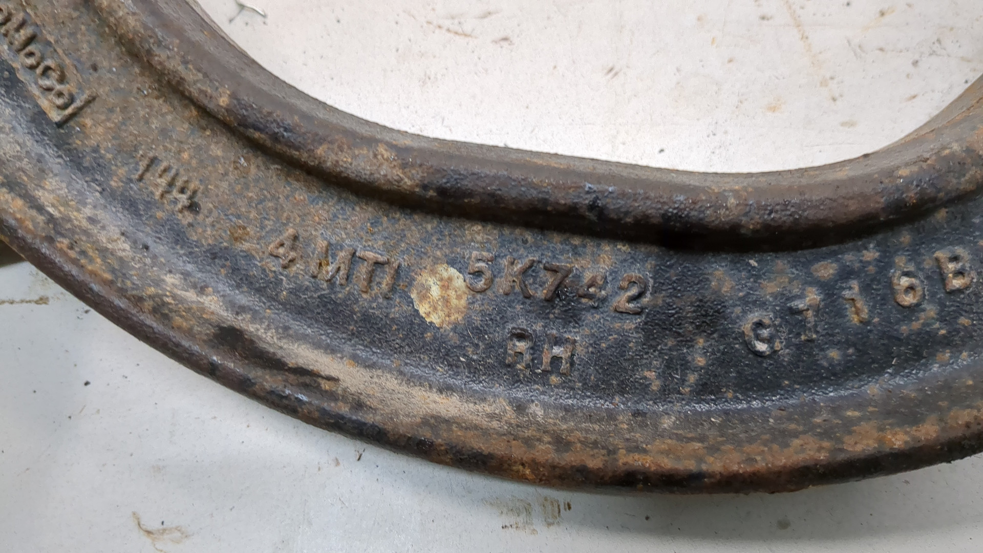 Рычаг задний правый