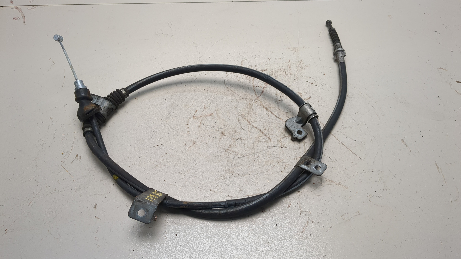 Трос стояночного тормоза