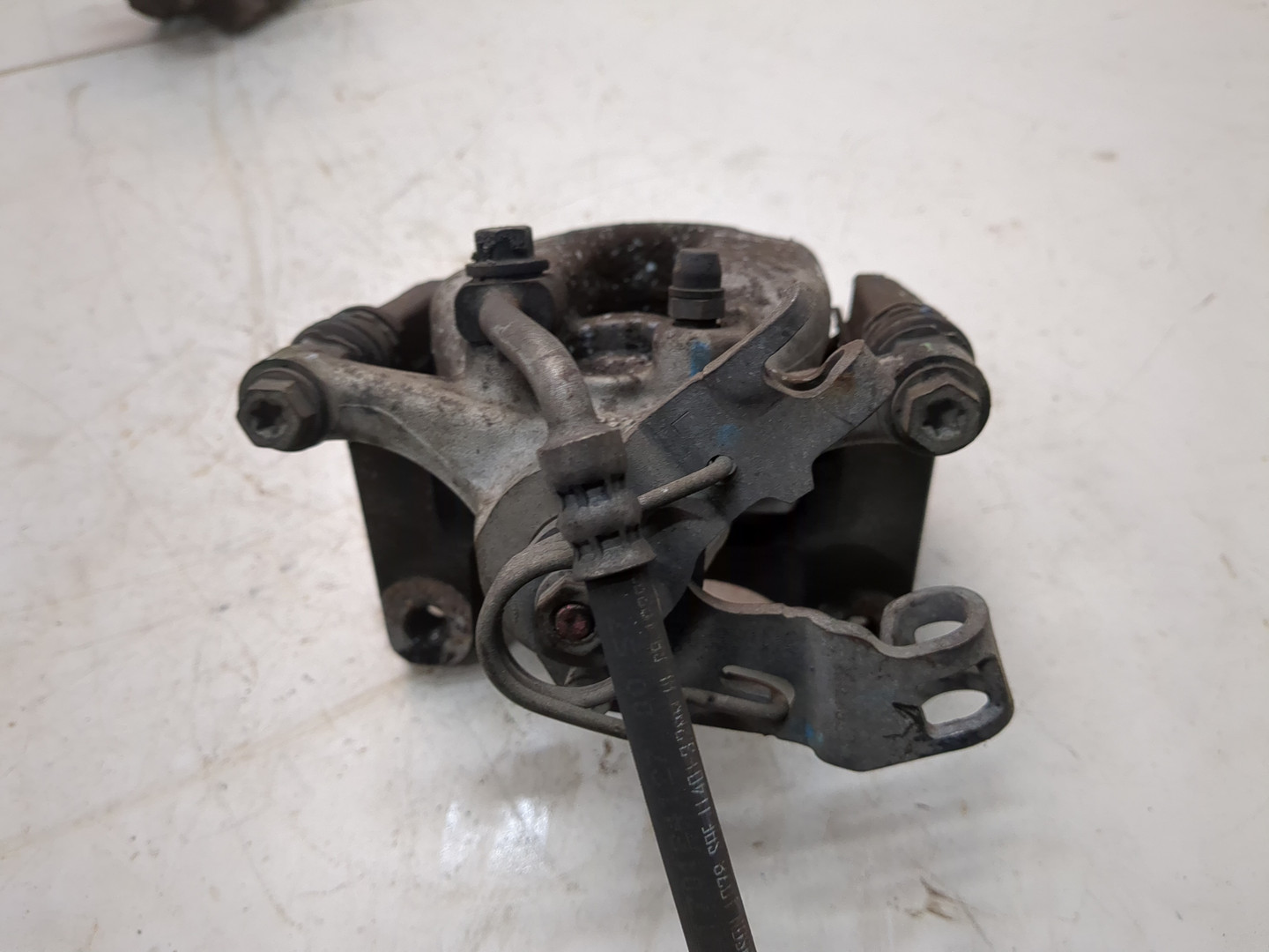 Суппорт задний левый