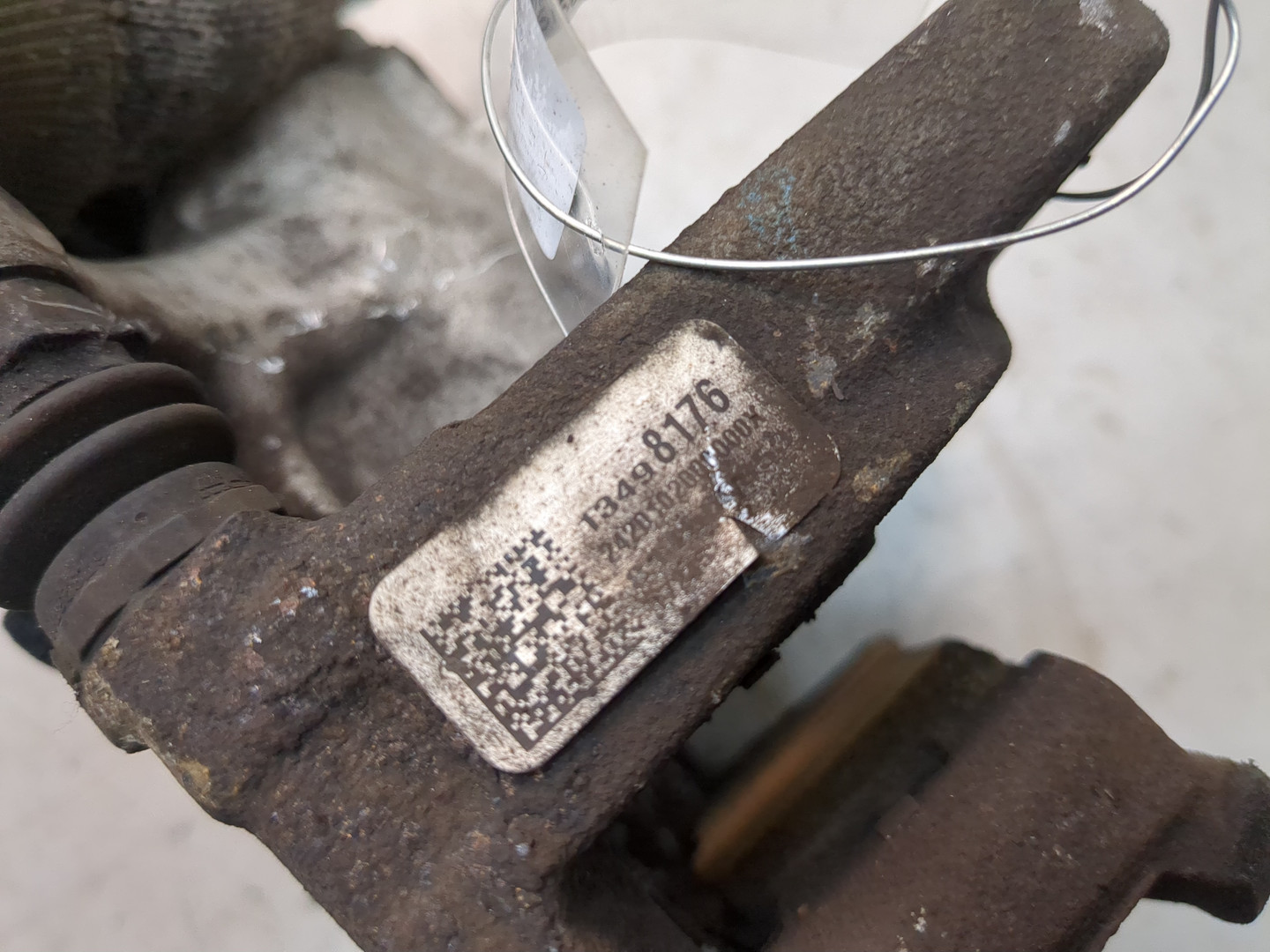 Суппорт задний левый