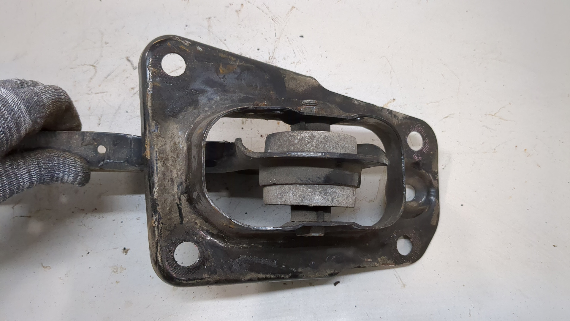 Рычаг задний правый